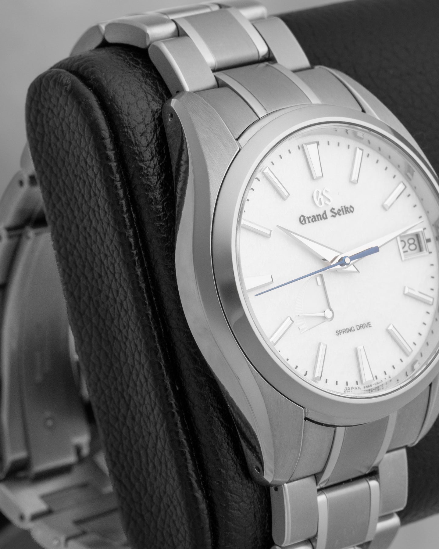 Snow White Grand Seiko Heritage Collection SBGA211 | Noah's Fine Watches Dallas, TX