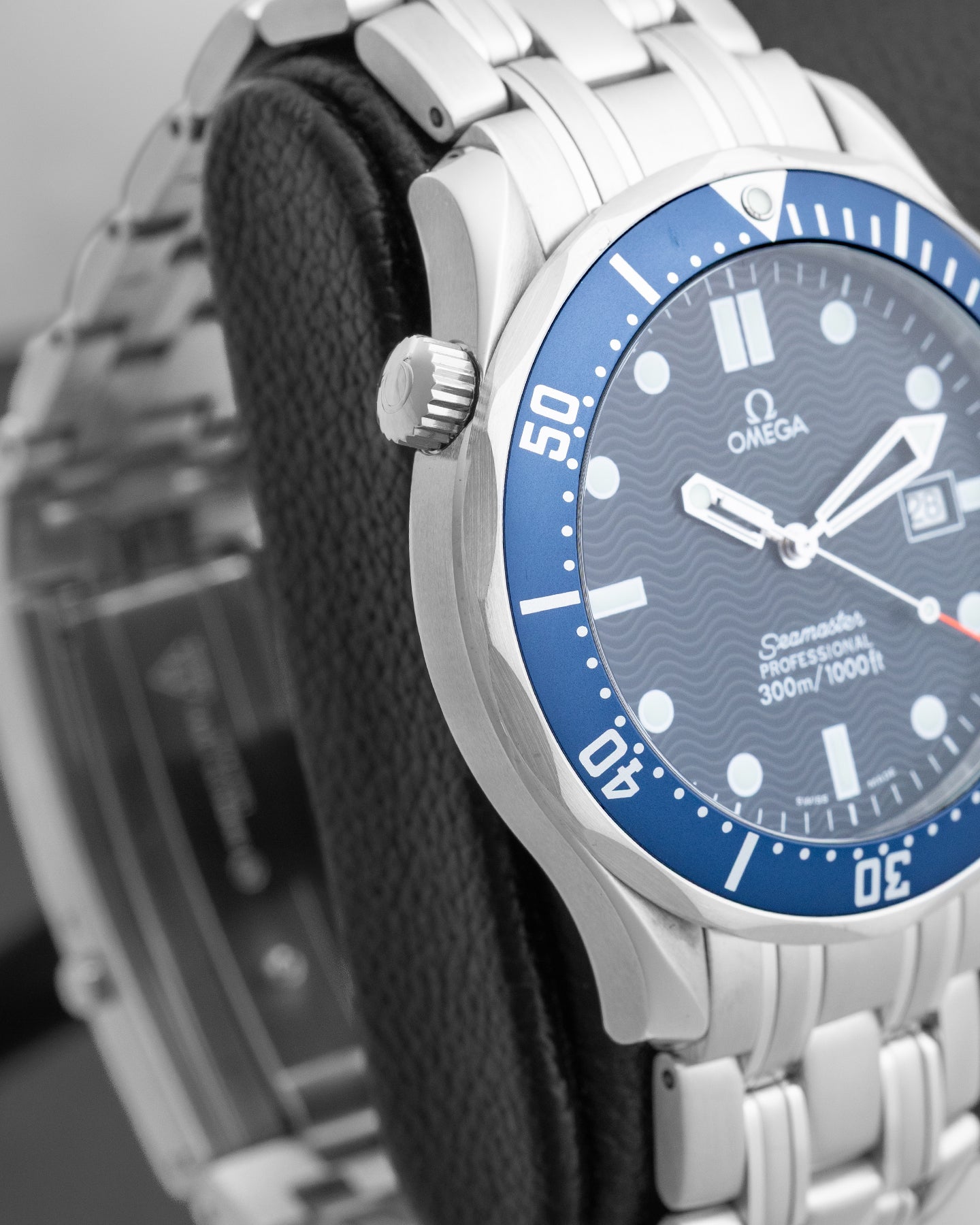 Omega Seamaster Quartz 2561.80 | Noah's Fine Watches Dallas, TX