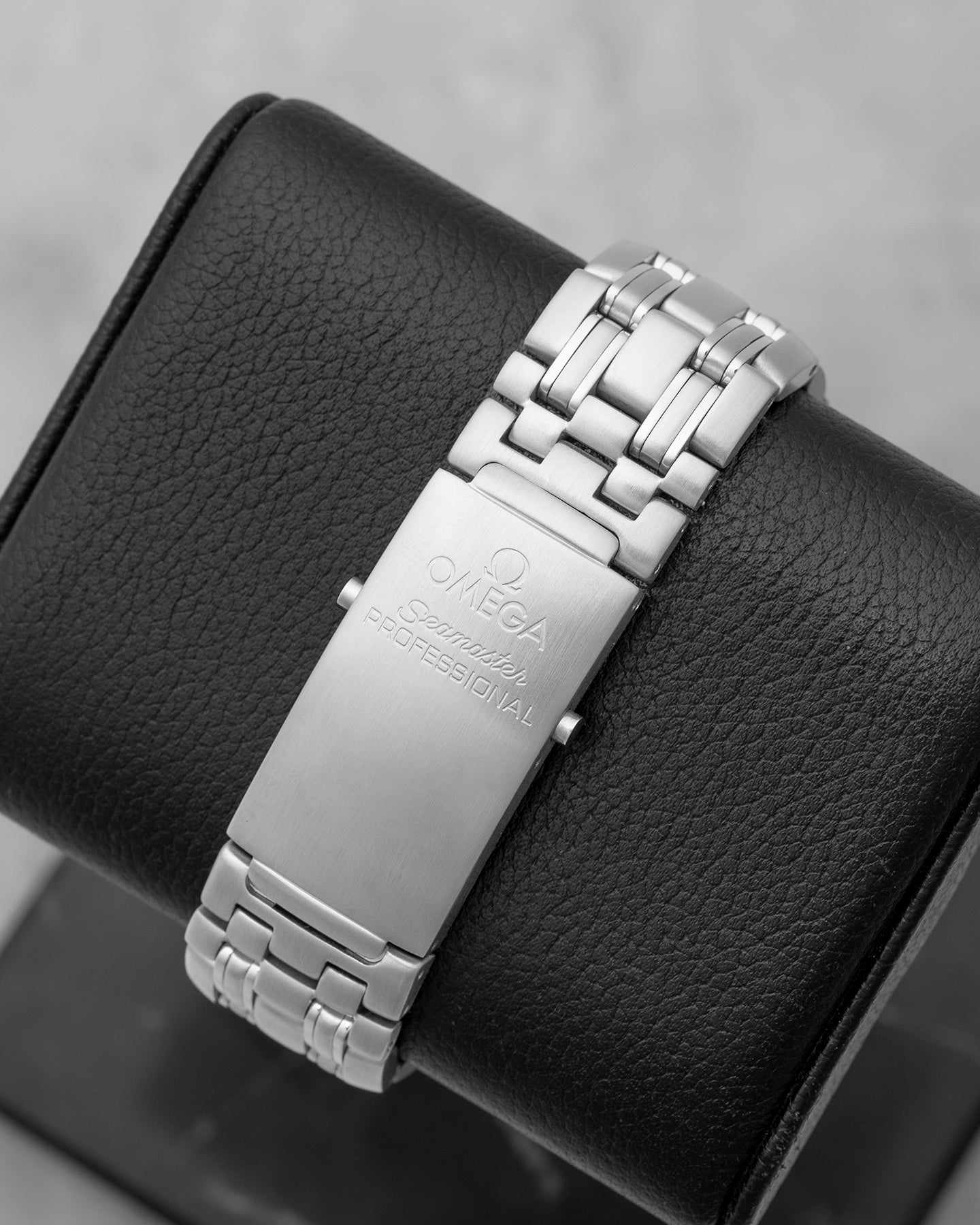 Omega Seamaster Quartz 2561.80 | Noah's Fine Watches Dallas, TX