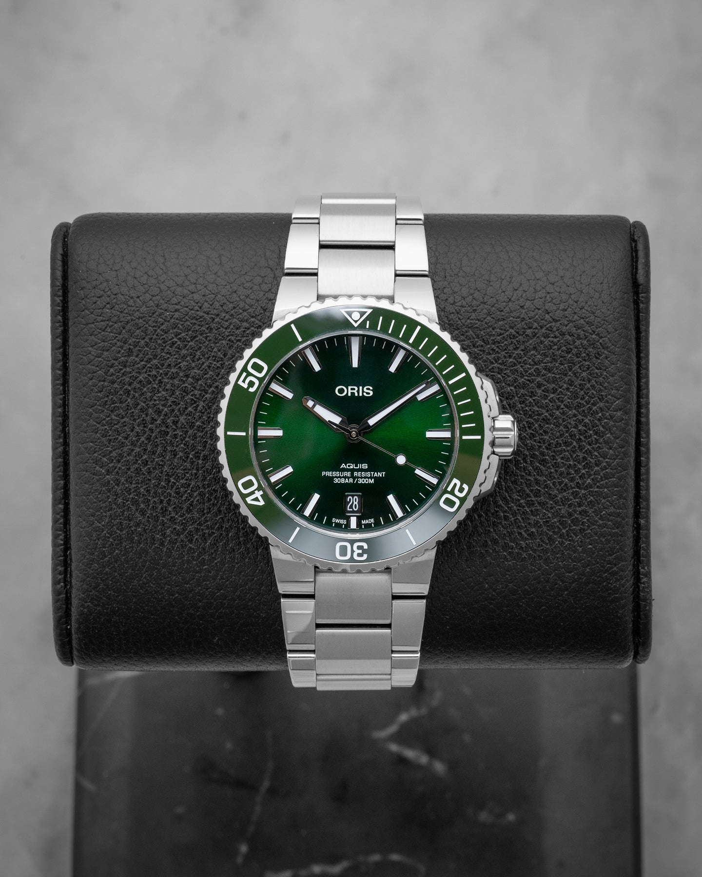 Green Oris Aquis Date 01 733 7732 4157-07 8 21 05PEB | Noahs Fine Watches Dallas, Texas