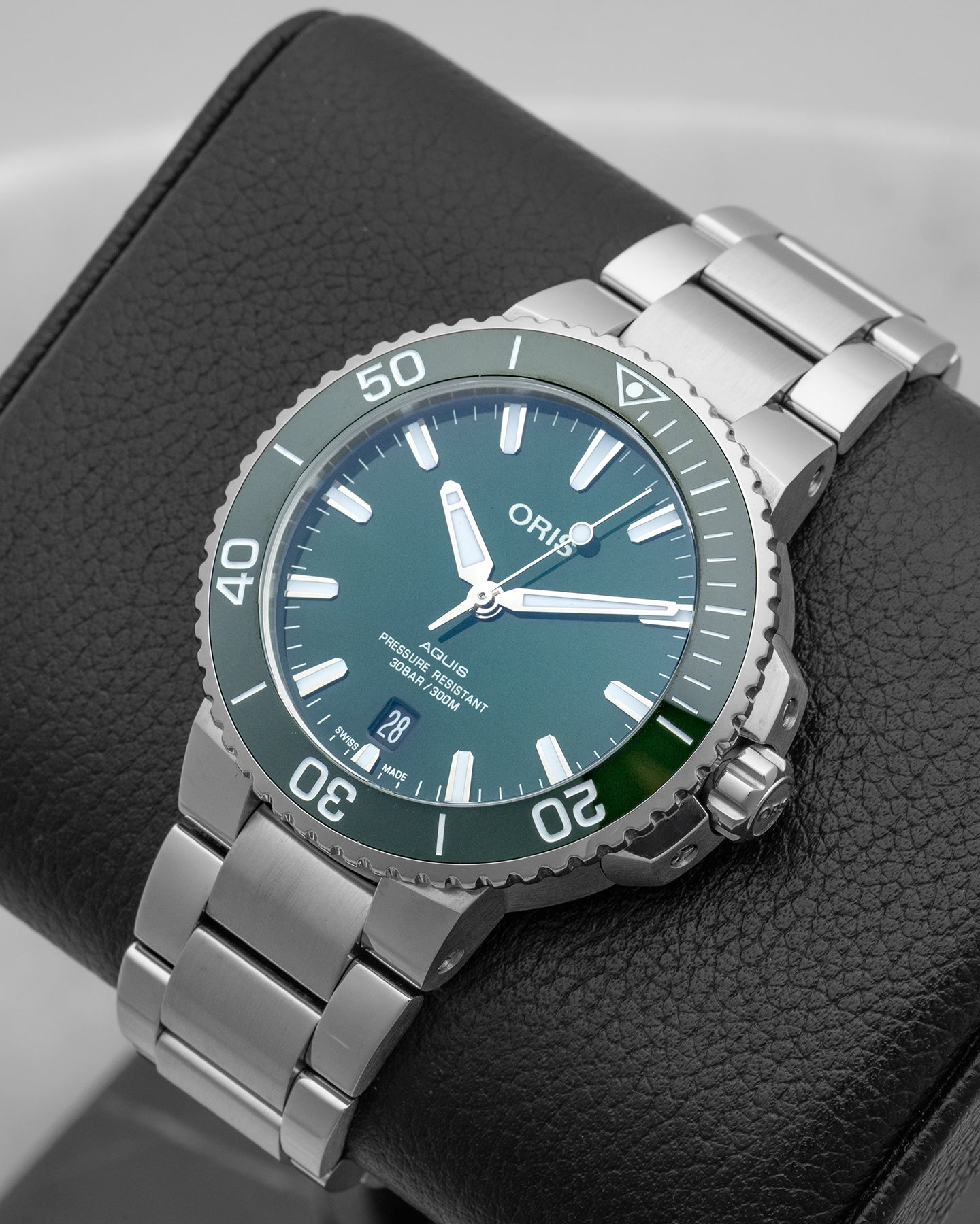 Green Oris Aquis Date 01 733 7732 4157-07 8 21 05PEB | Noahs Fine Watches Dallas, Texas