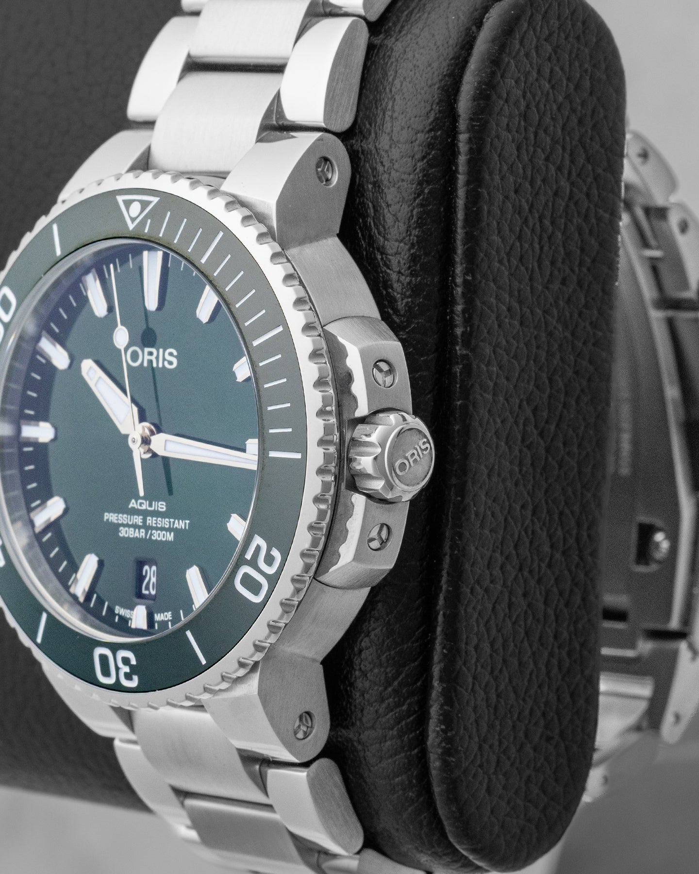 Green Oris Aquis Date 01 733 7732 4157-07 8 21 05PEB | Noahs Fine Watches Dallas, Texas