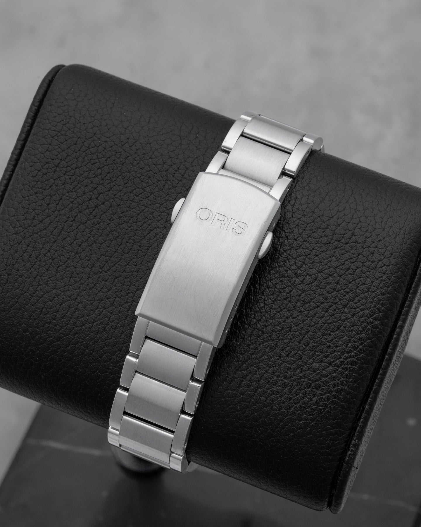 Green Oris Aquis Date 01 733 7732 4157-07 8 21 05PEB | Noahs Fine Watches Dallas, Texas