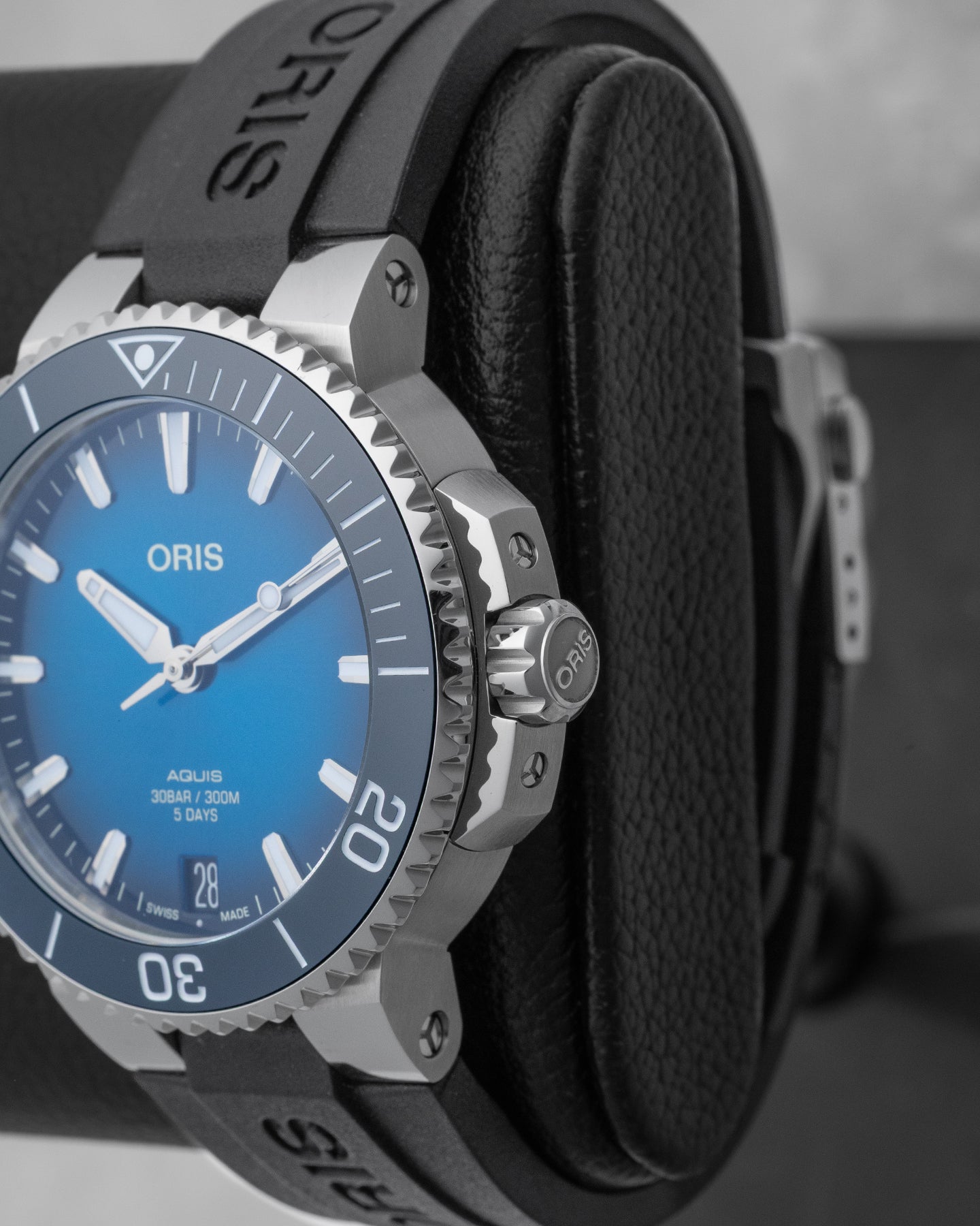 Oris Aquis Date Calibre 400 01 400 7769 4135 | Noah's Fine Watches Dallas, Texas