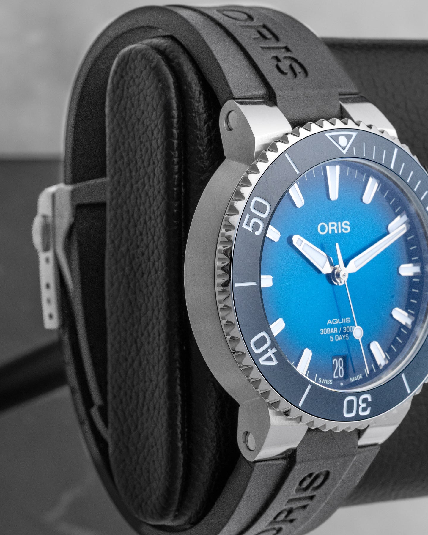 Oris Aquis Date Calibre 400 01 400 7769 4135 | Noah's Fine Watches Dallas, Texas