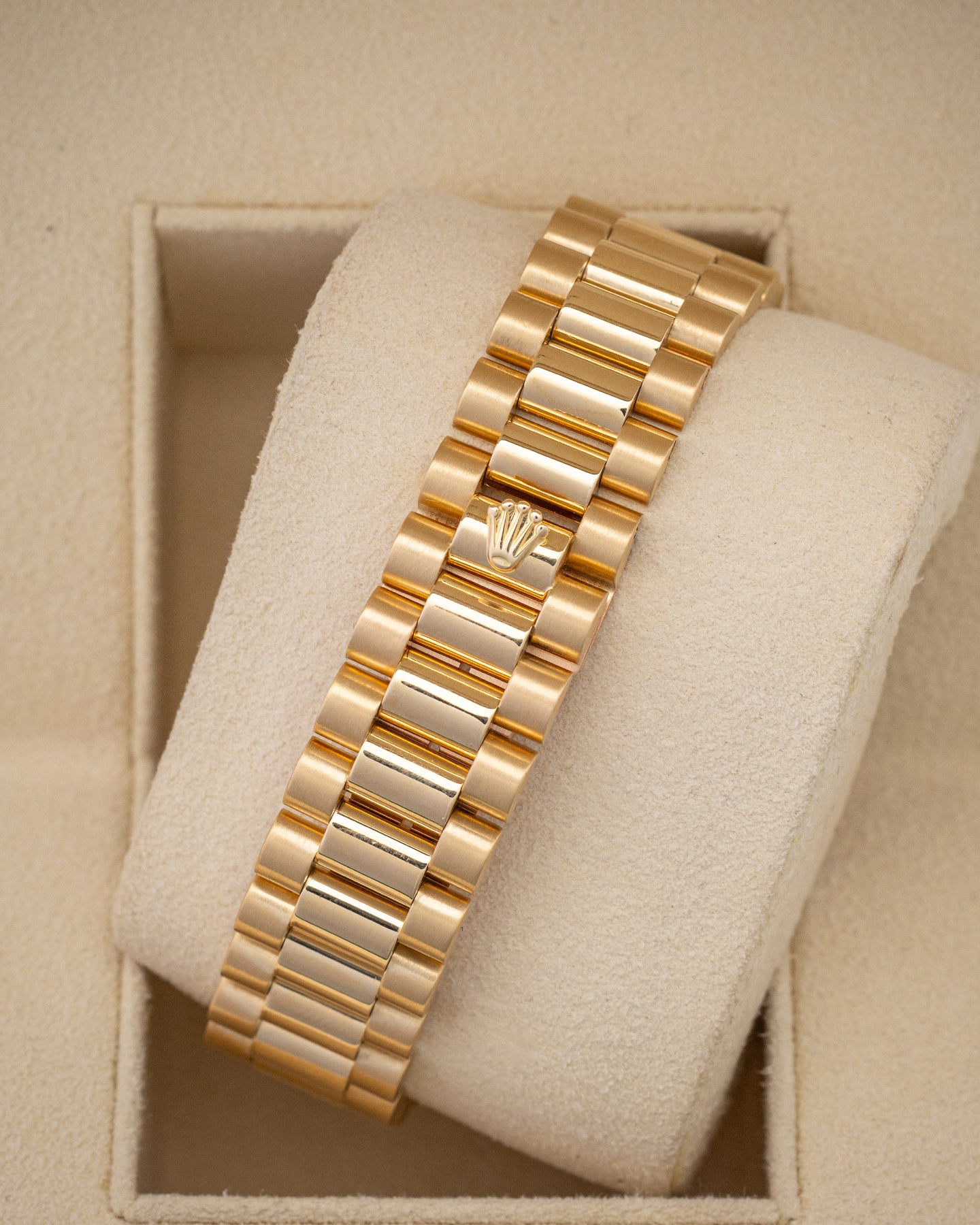 1999 Yellow Gold Rolex Day-Date 18238 | Noah's Fine Watches and Jewelry Dallas