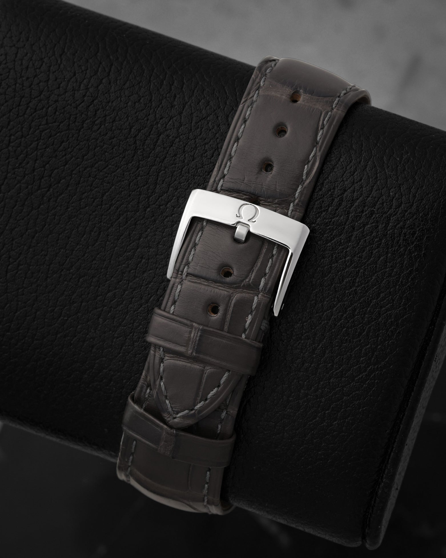 Leather strap with stainless steel pin buckle for Omega De Ville Trésor reference 435.13.40.21.02.001
