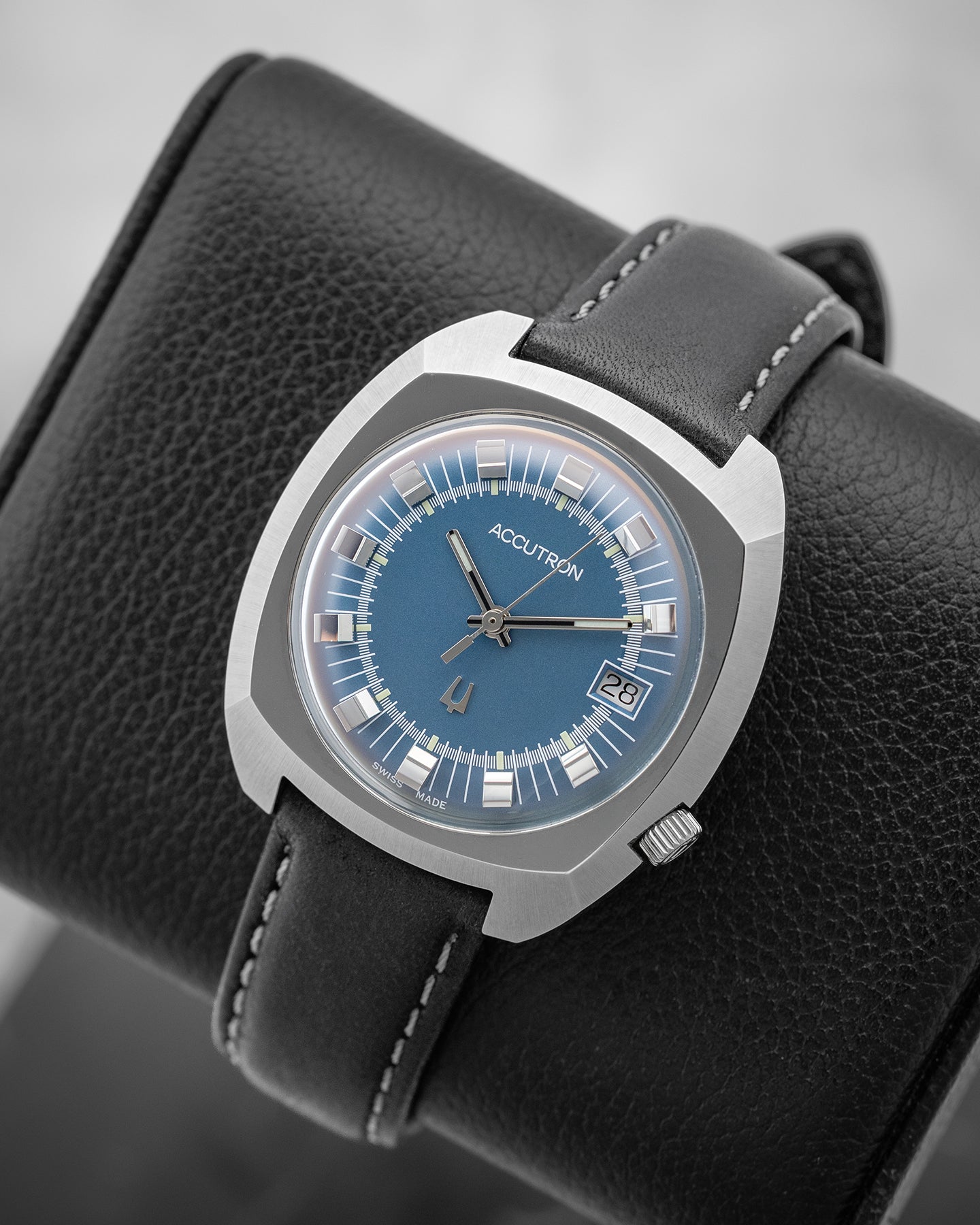 38.5 Teal Accutron Legacy 2SW6B002 | Noah's Fine Watches DFW, TX