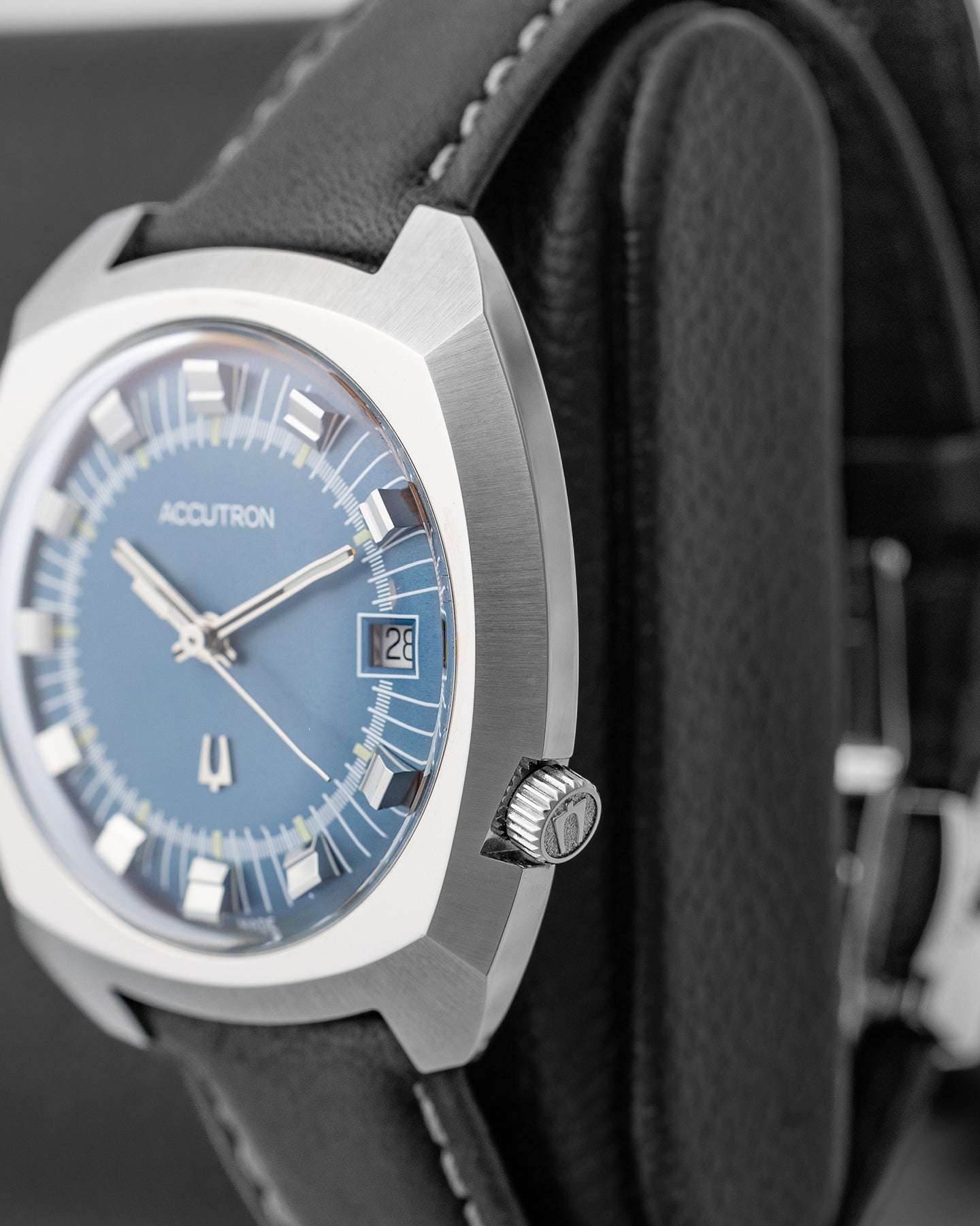 38.5 Teal Accutron Legacy 2SW6B002 | Noah's Fine Watches DFW, TX