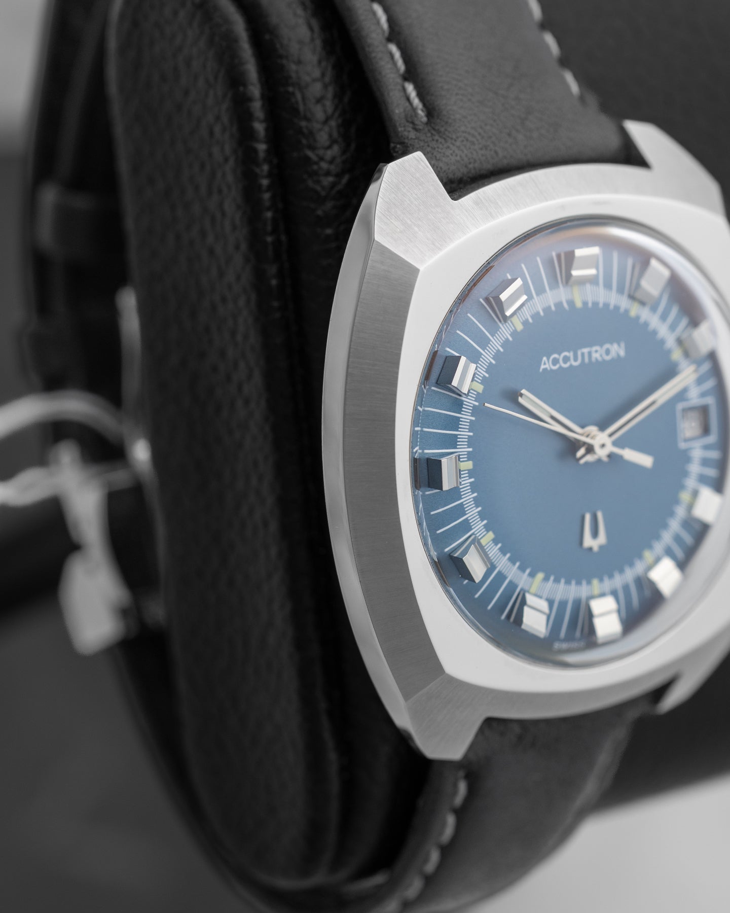 38.5 Teal Accutron Legacy 2SW6B002 | Noah's Fine Watches DFW, TX