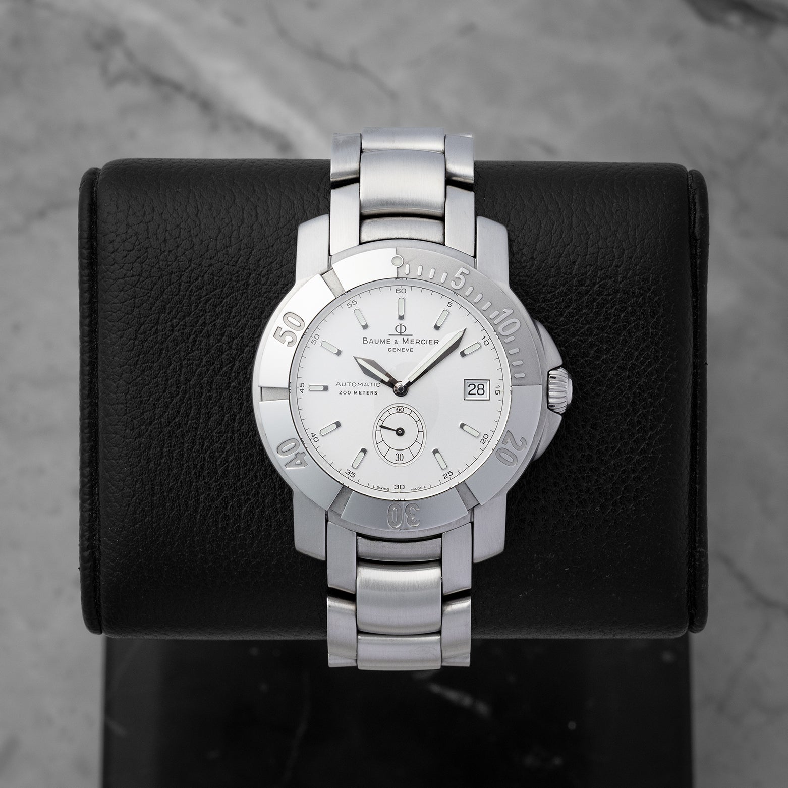 Baume and Mercier Capeland Automatic Diver watch with a white dial sub-second tracking date window and stainless steel rotating bezel