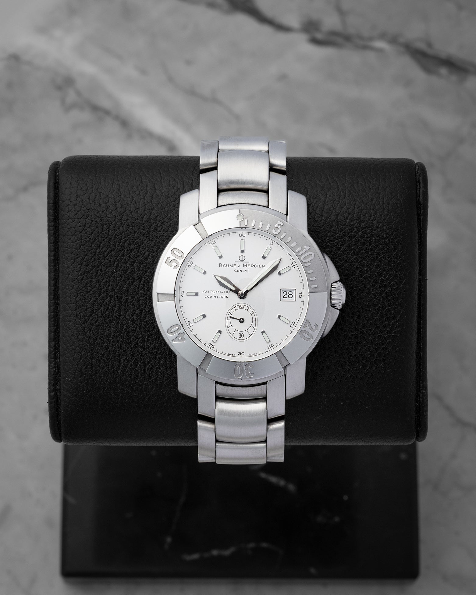 Baume and Mercier Capeland Automatic Diver watch with a white dial sub-second tracking date window and stainless steel rotating bezel