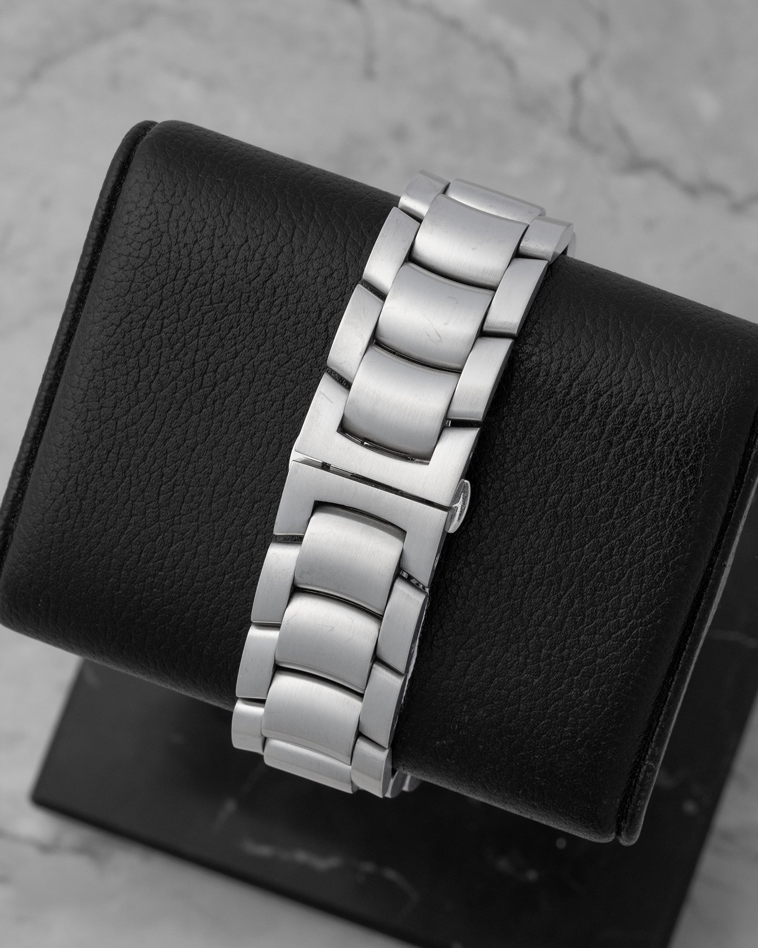 Baume and Mercier Capeland Automatic Diver watch with a white dial sub-second tracking date window and stainless steel rotating bezel