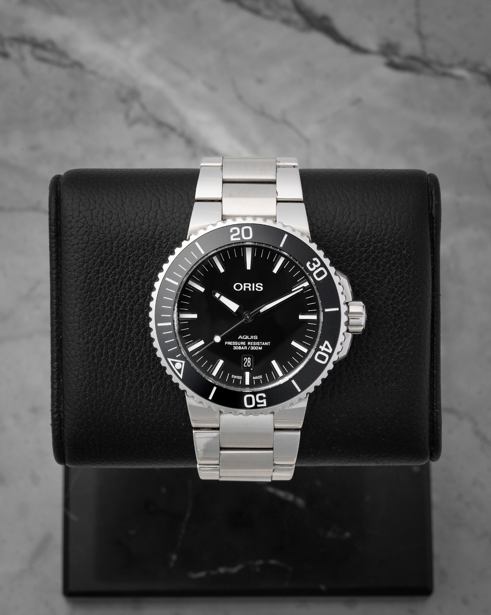 black dial Oris Aquis Date 01 733 7789 4154 | Noah's Fine Watches Dallas