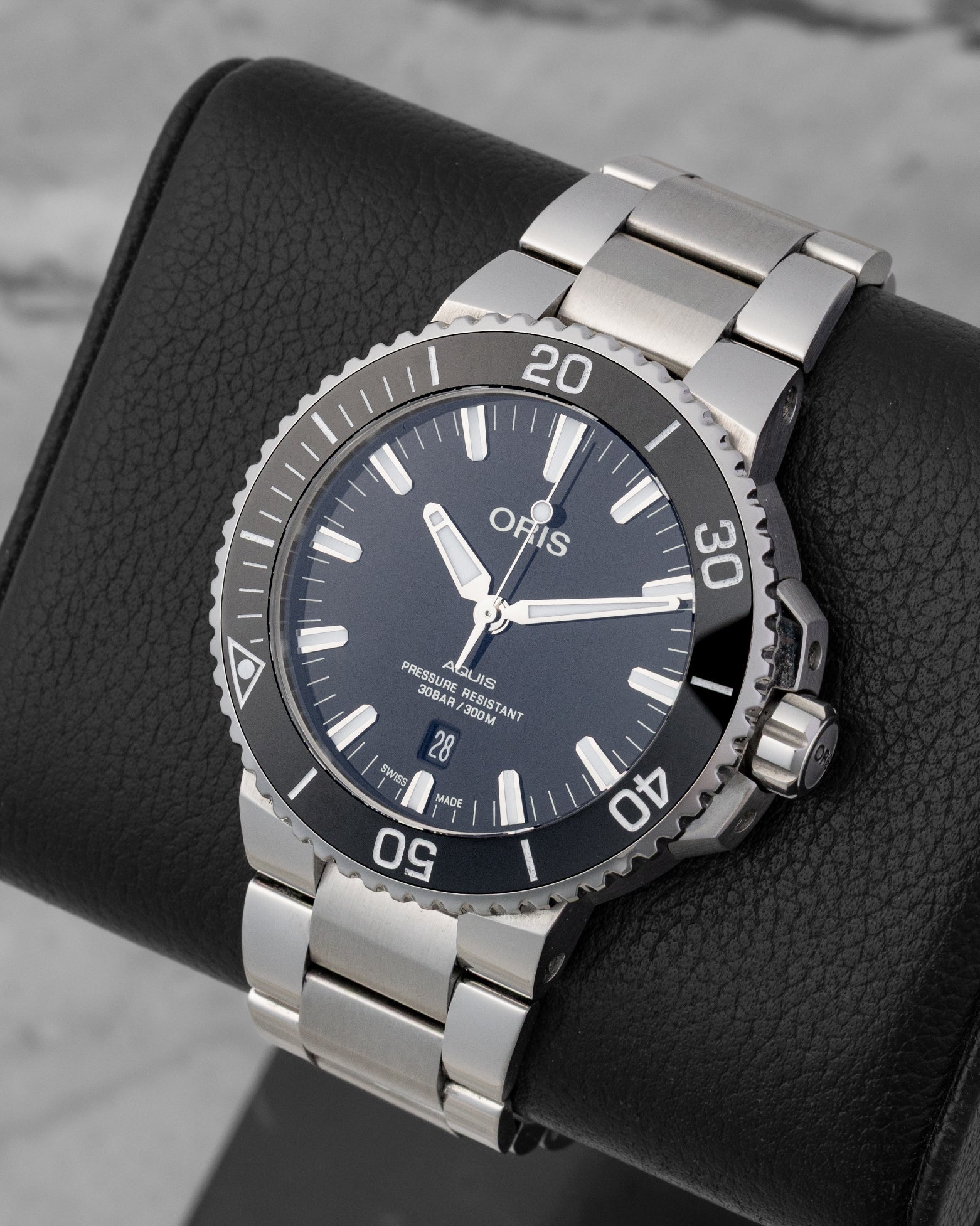 black dial Oris Aquis Date 01 733 7789 4154 | Noah's Fine Watches Dallas