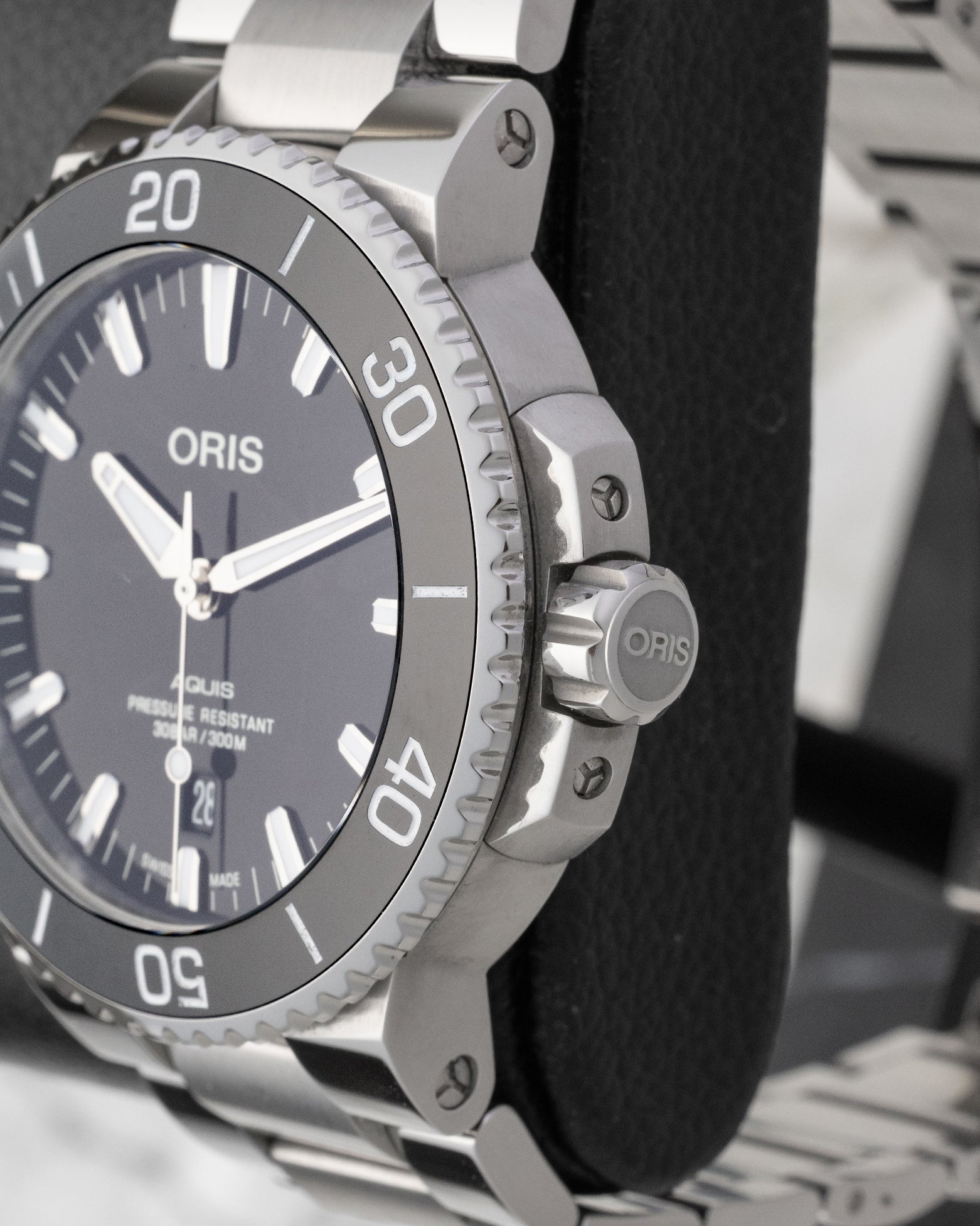 black dial Oris Aquis Date 01 733 7789 4154 | Noah's Fine Watches Dallas