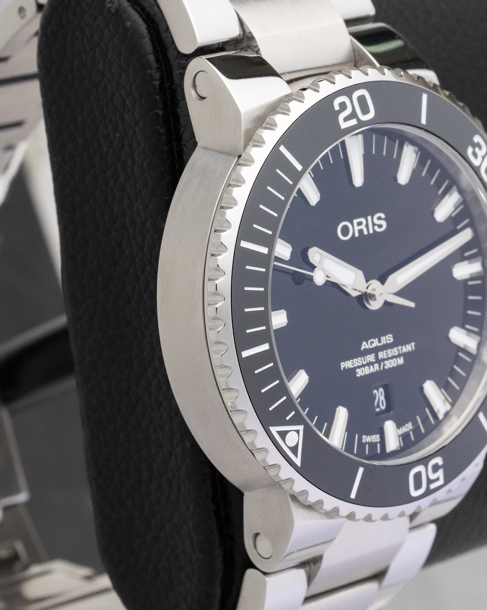 black dial Oris Aquis Date 01 733 7789 4154 | Noah's Fine Watches Dallas