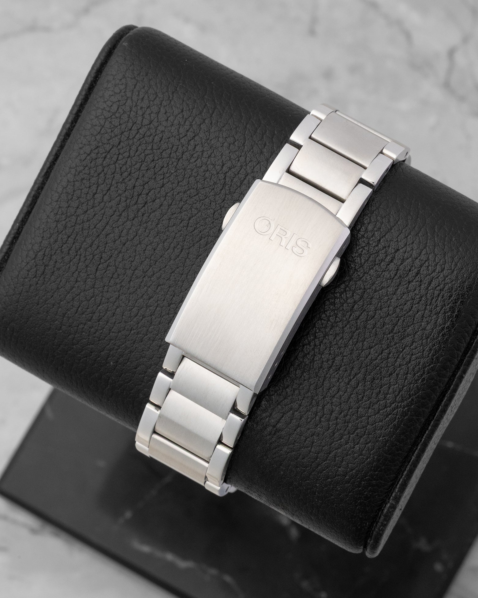black dial Oris Aquis Date 01 733 7789 4154 | Noah's Fine Watches Dallas