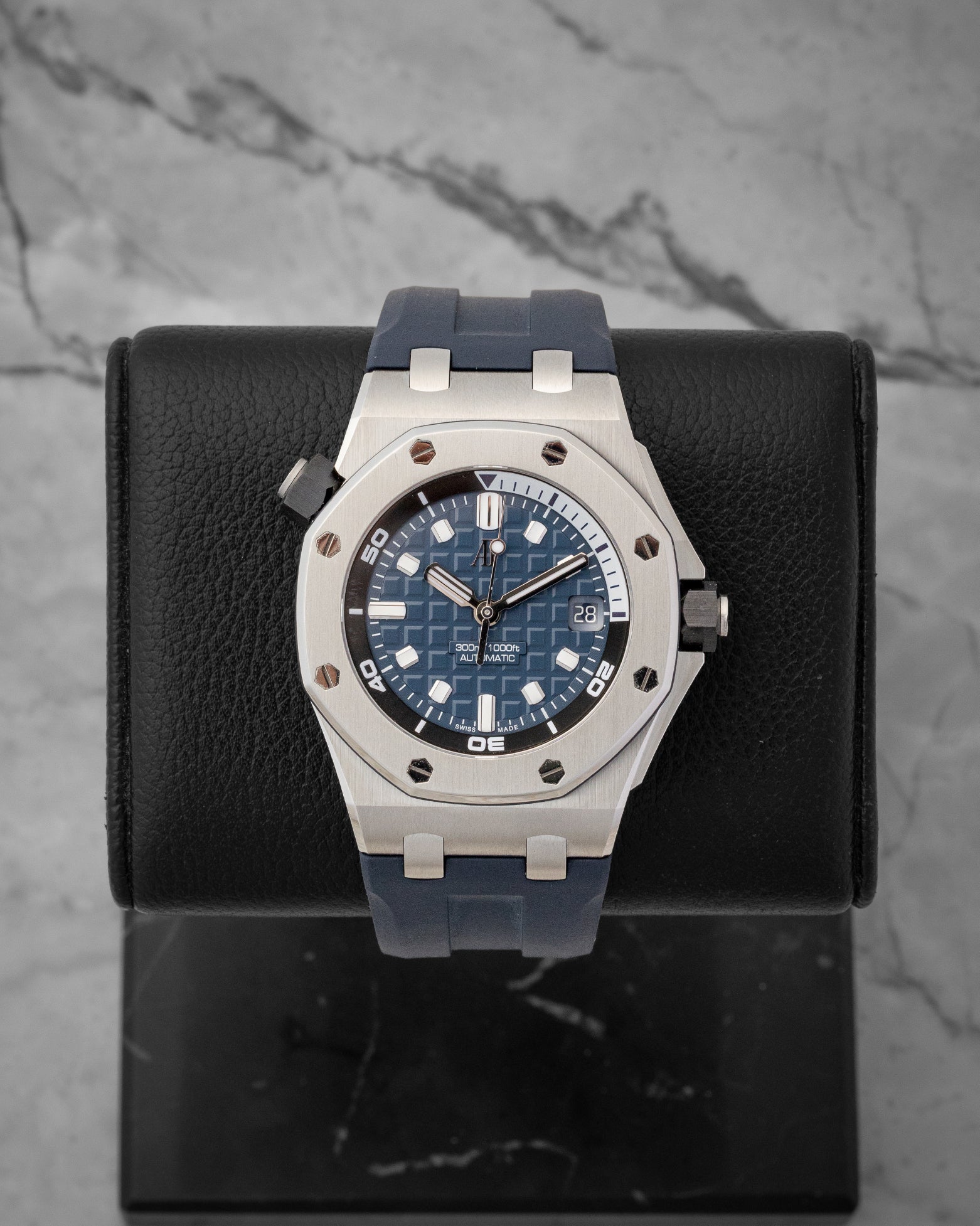 AP Royal Oak Offshore Diver 15720ST | Noahs Fine Watches & Jewelry Dallas