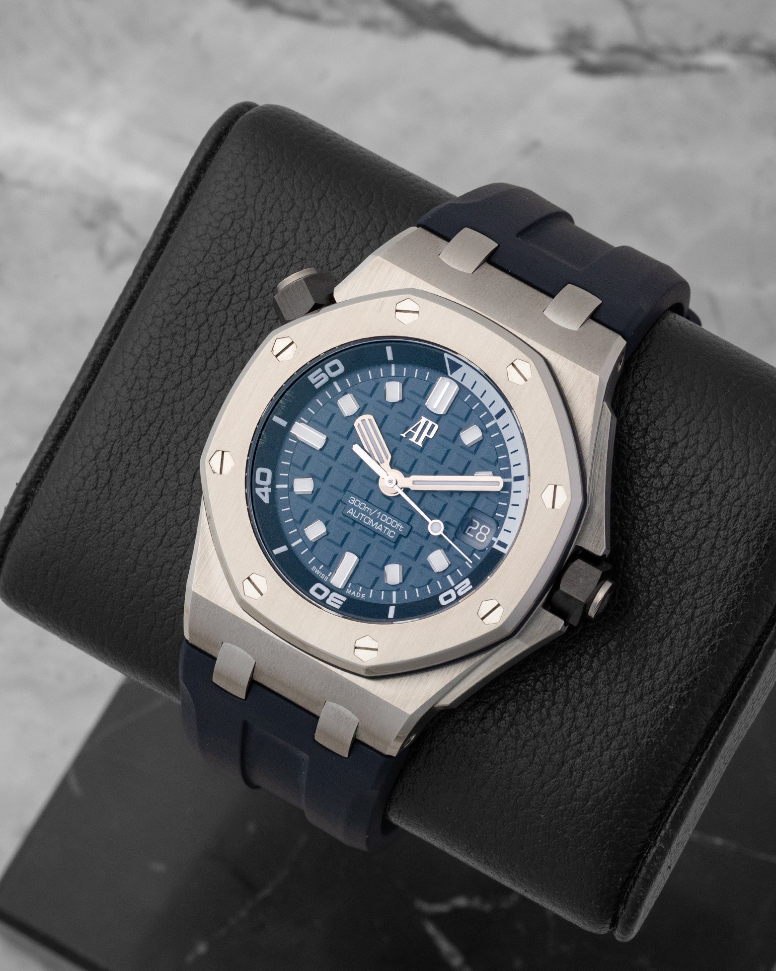 AP Royal Oak Offshore Diver 15720ST | Noahs Fine Watches & Jewelry Dallas
