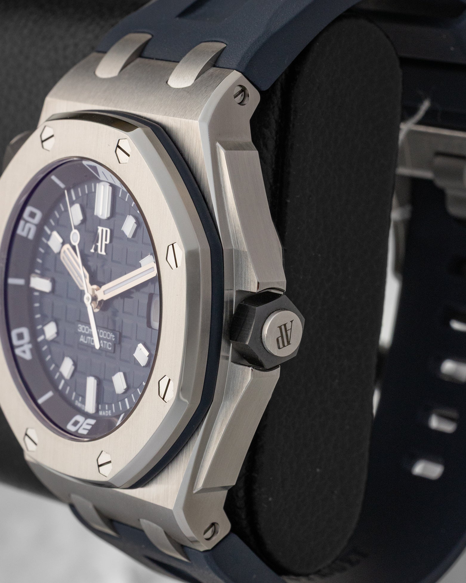 AP Royal Oak Offshore Diver 15720ST | Noahs Fine Watches & Jewelry Dallas