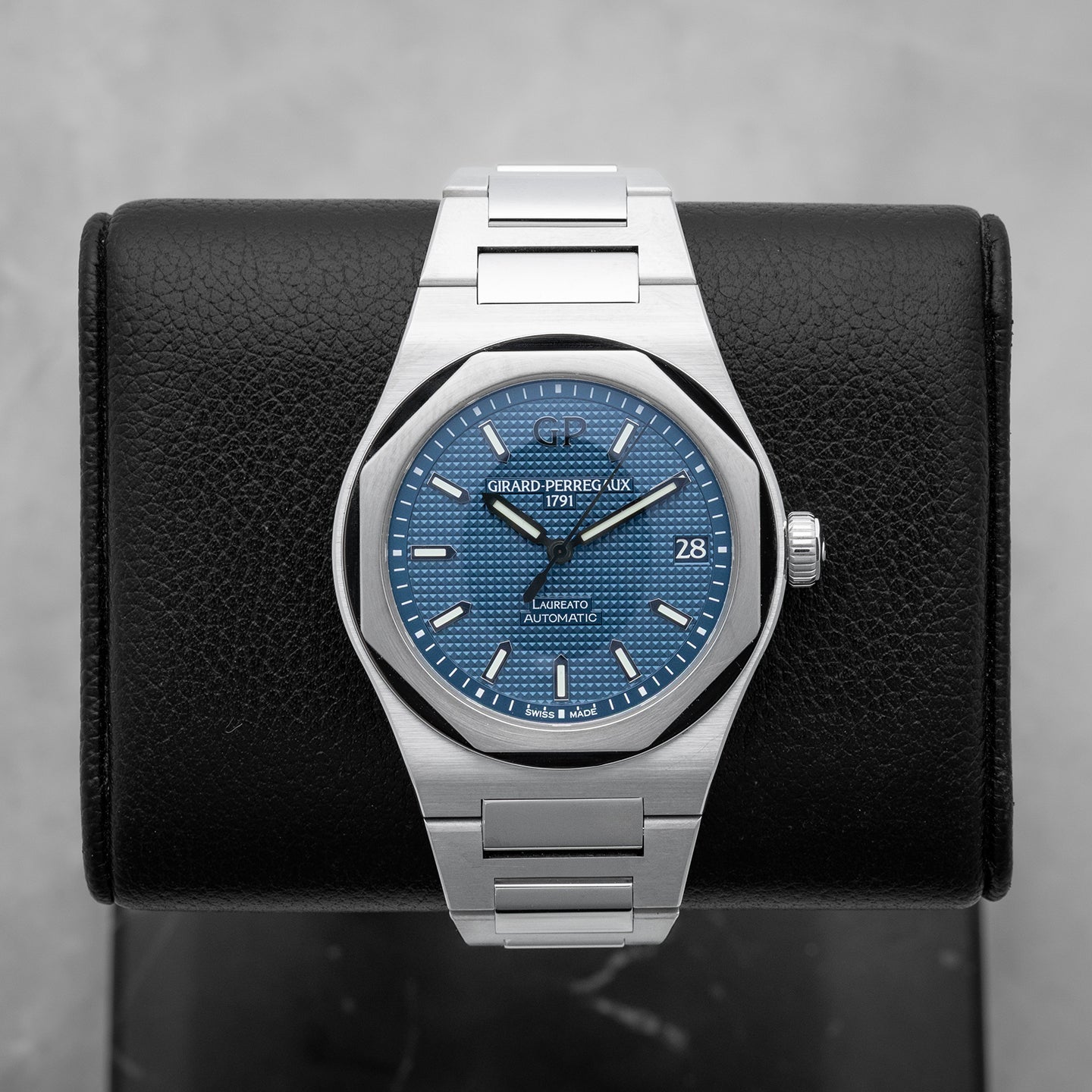 Girard Perregaux Laureato 81010-11-431-11A | Noahs Fine Jewelry & Watches DFW