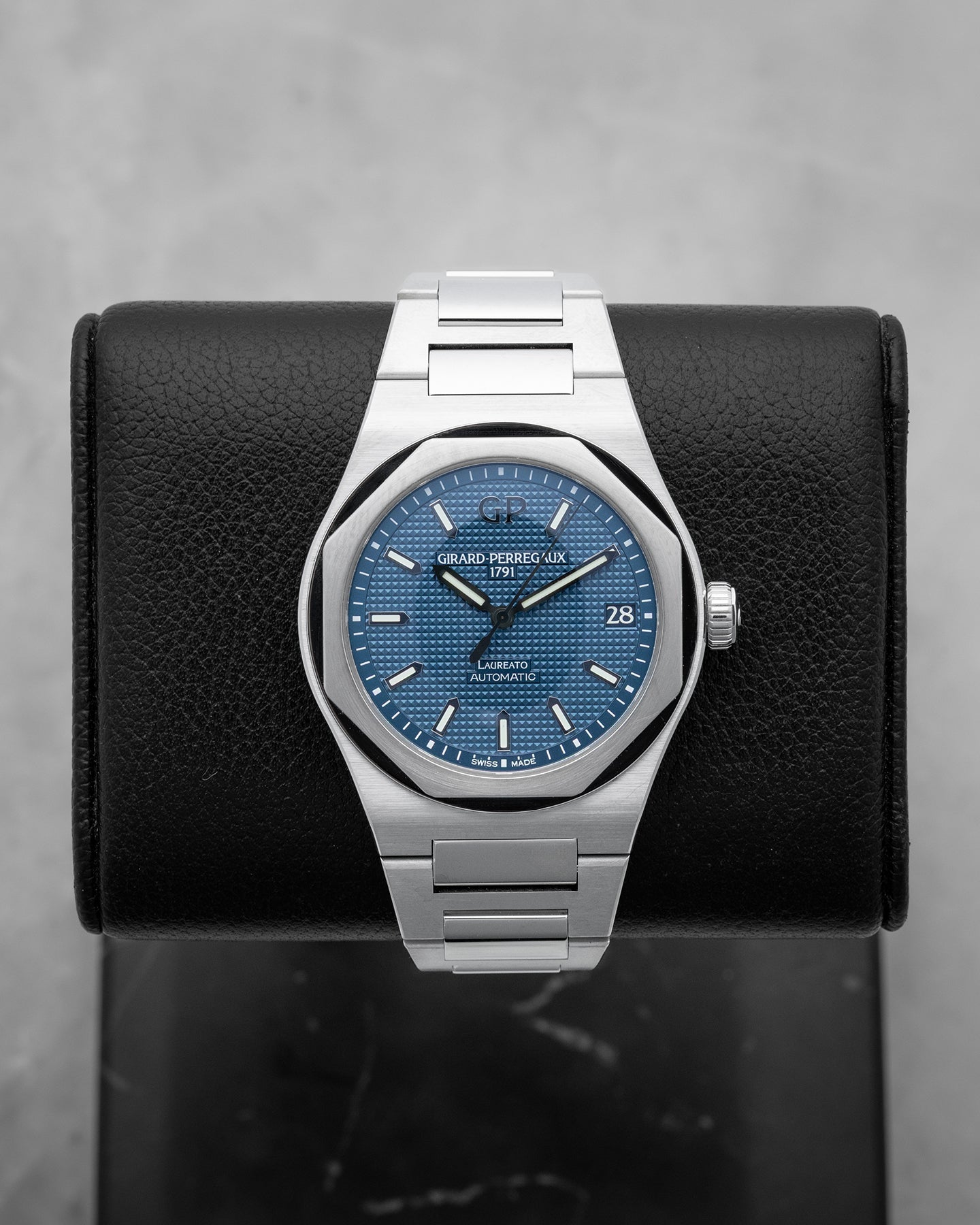 Girard Perregaux Laureato 81010-11-431-11A | Noahs Fine Jewelry & Watches DFW