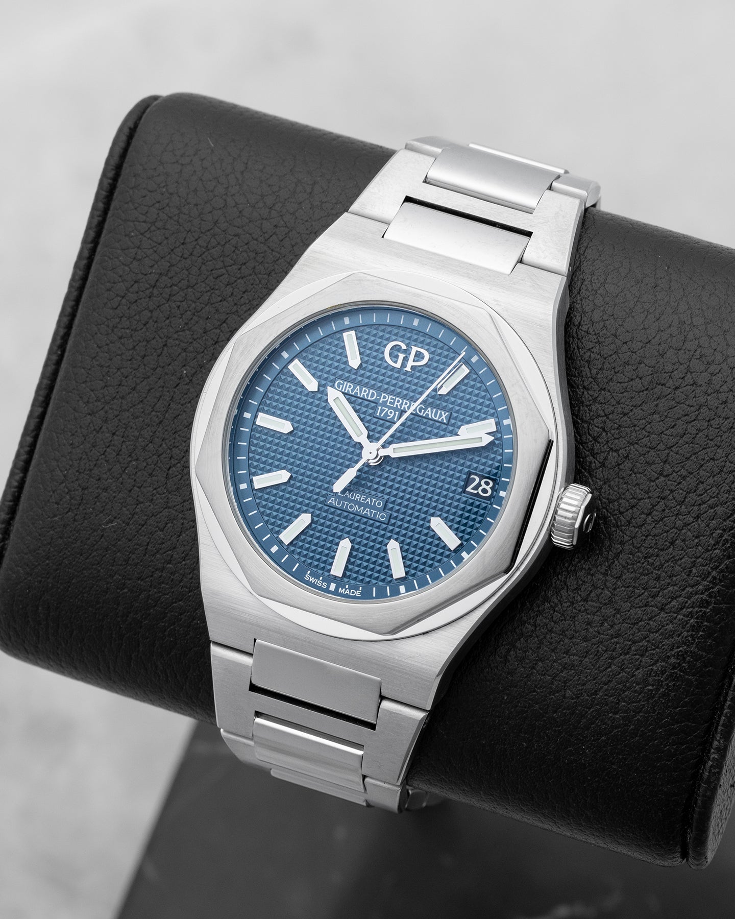Girard Perregaux Laureato 81010-11-431-11A | Noahs Fine Jewelry & Watches DFW