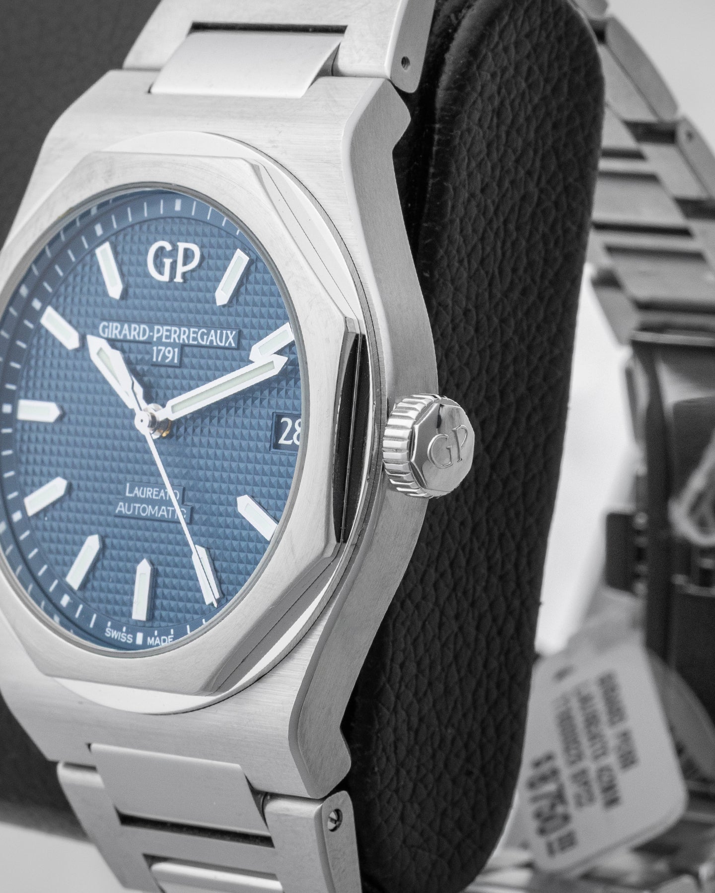 Girard Perregaux Laureato 81010-11-431-11A | Noahs Fine Jewelry & Watches DFW