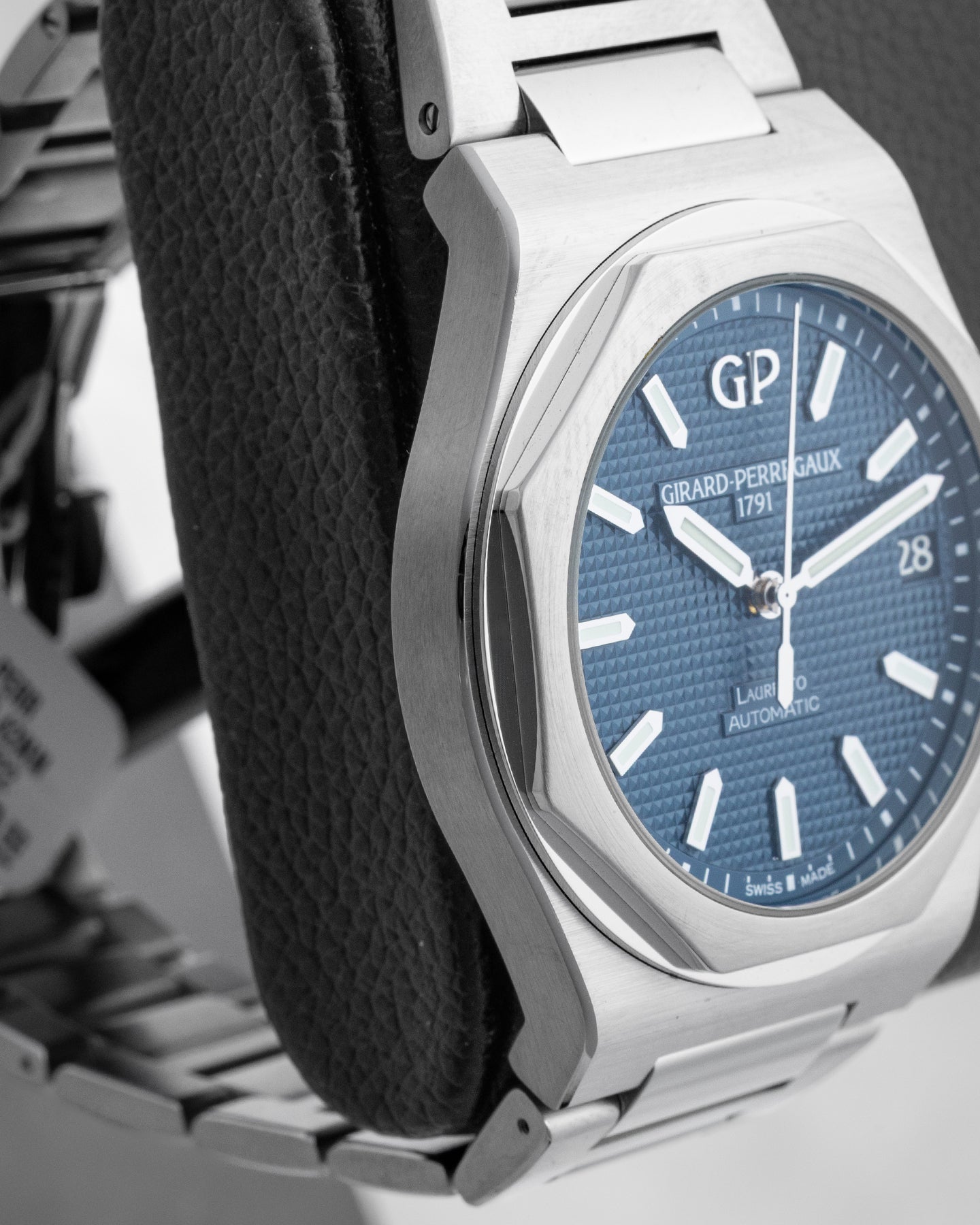 Girard Perregaux Laureato 81010-11-431-11A | Noahs Fine Jewelry & Watches DFW