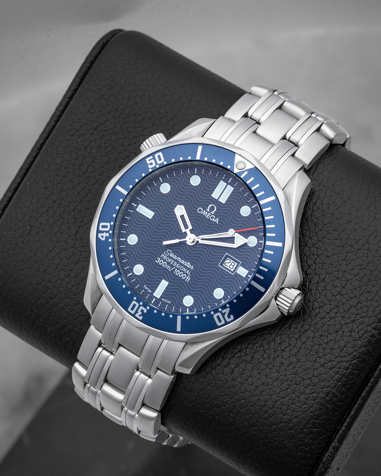 Omega Seamaster Quartz 2561.80 | Noah's Fine Watches Dallas, TX