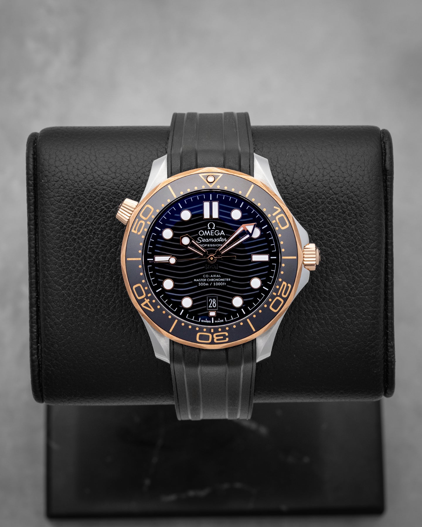 Steel & Sedna Gold Omega Seamaster Diver 21022422001002 | Noah's Fine Watches