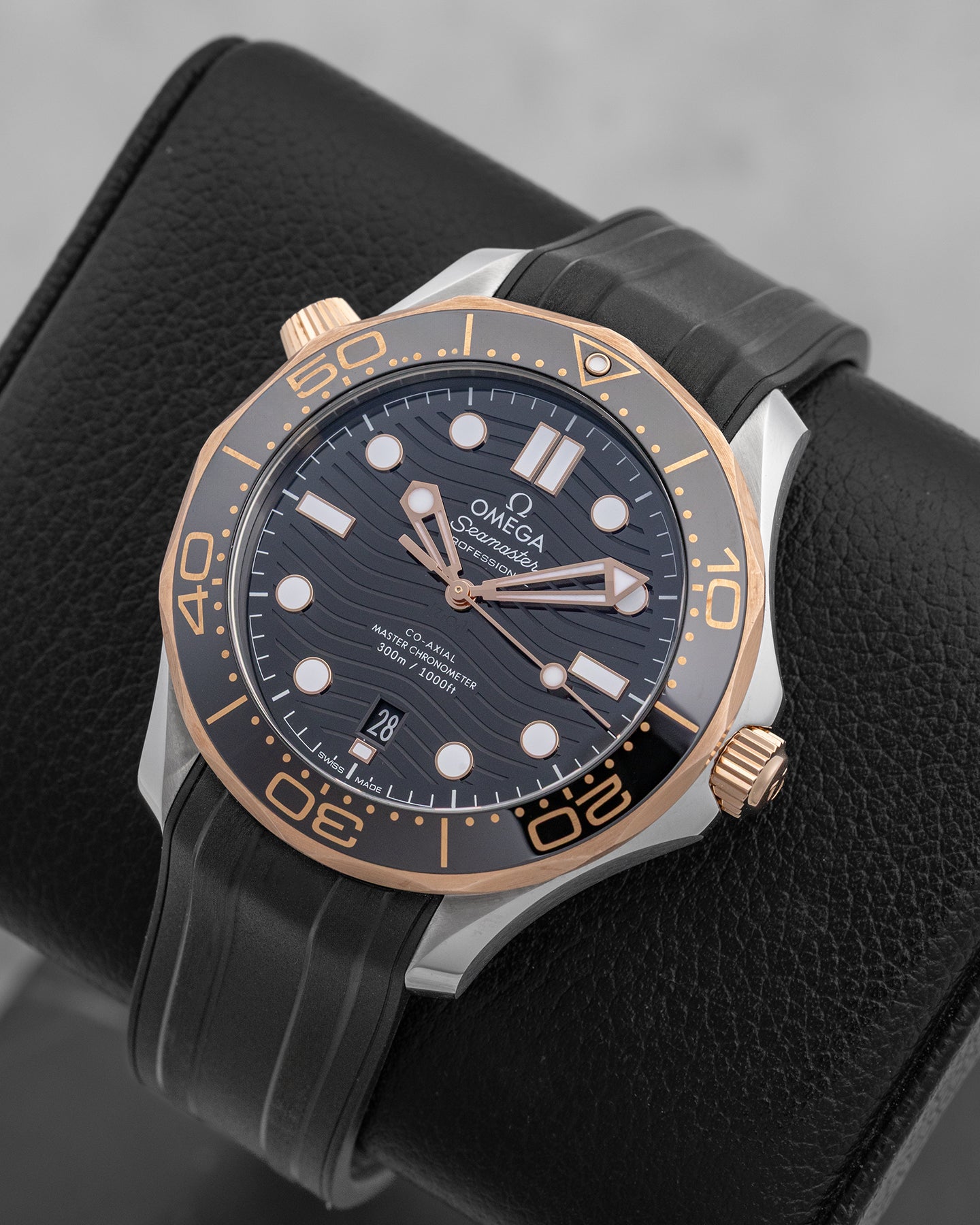 Steel & Sedna Gold Omega Seamaster Diver 21022422001002 | Noah's Fine Watches