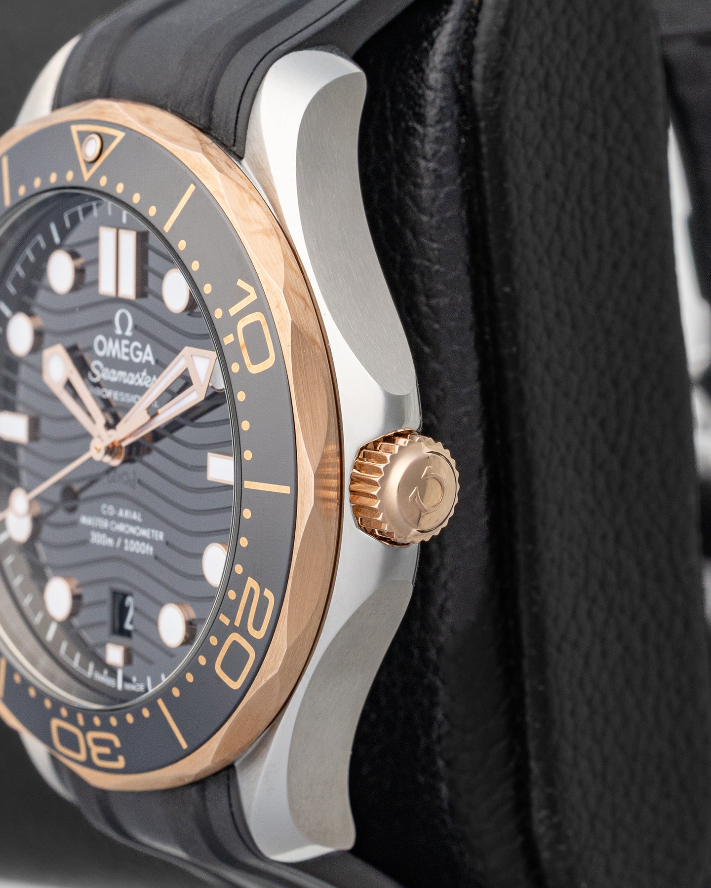 Steel & Sedna Gold Omega Seamaster Diver 21022422001002 | Noah's Fine Watches