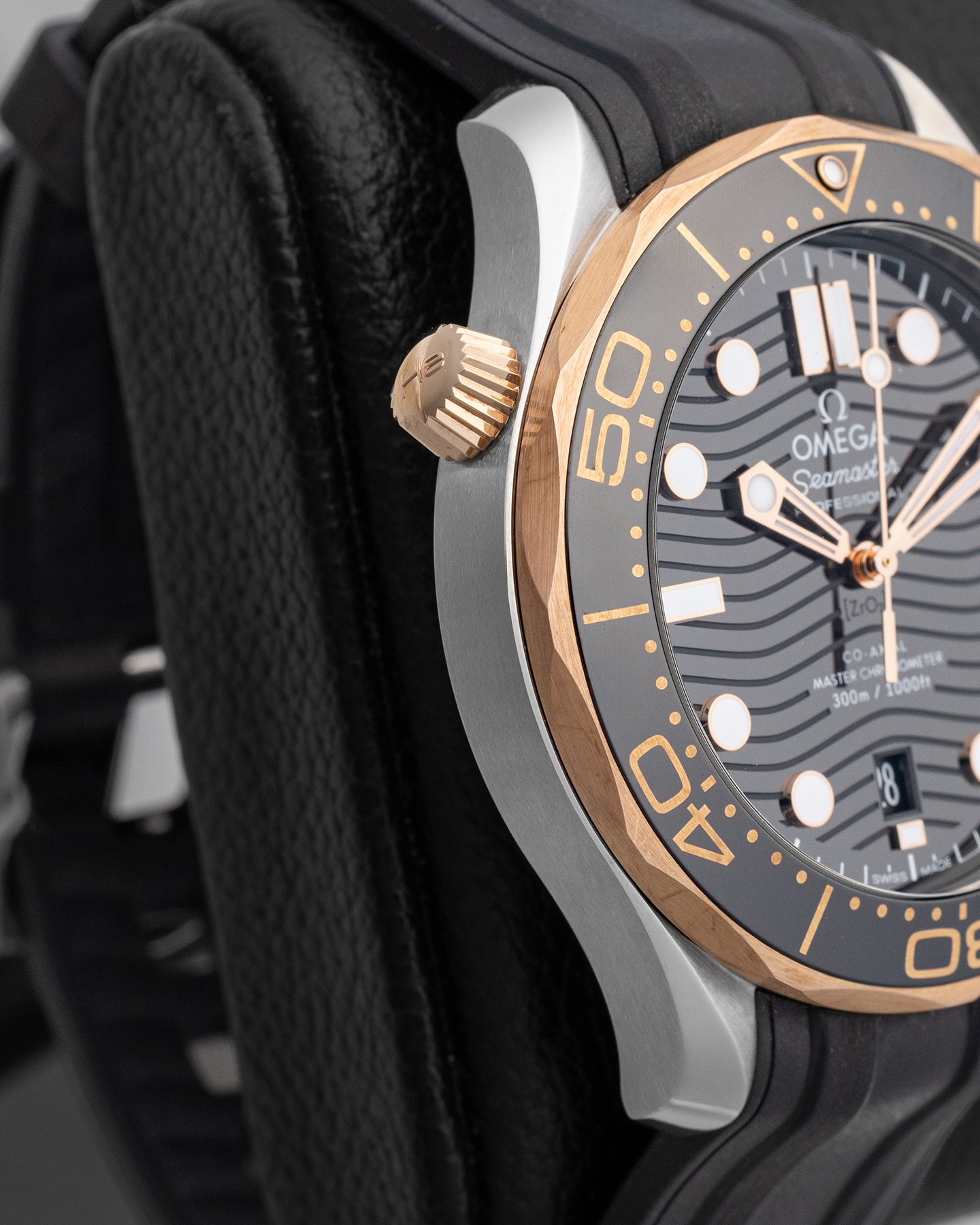 Steel & Sedna Gold Omega Seamaster Diver 21022422001002 | Noah's Fine Watches