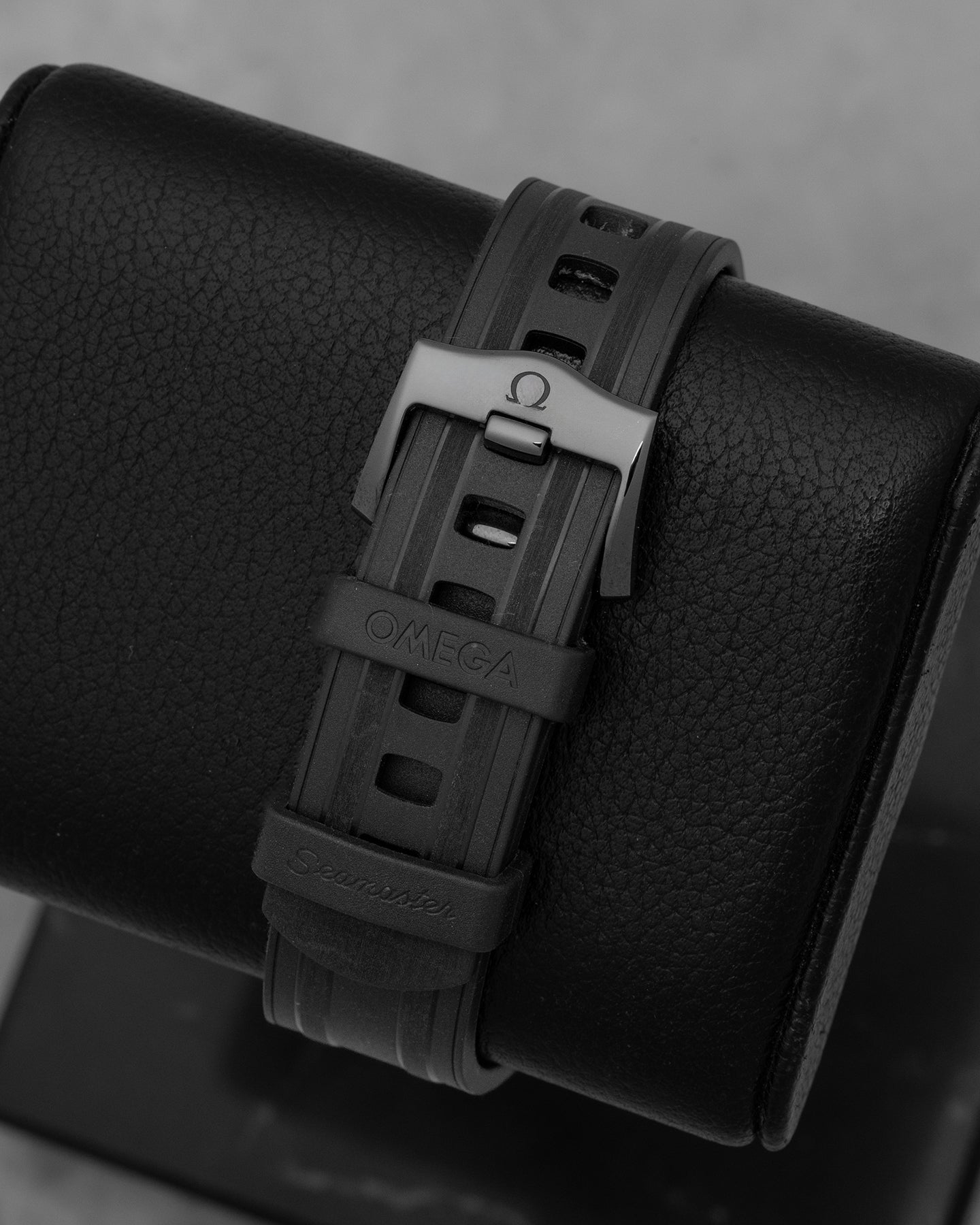 Black Omega Seamaster Diver 300M 210.92.44.20.01.003 | Noah's Fine Watches & Jewelry