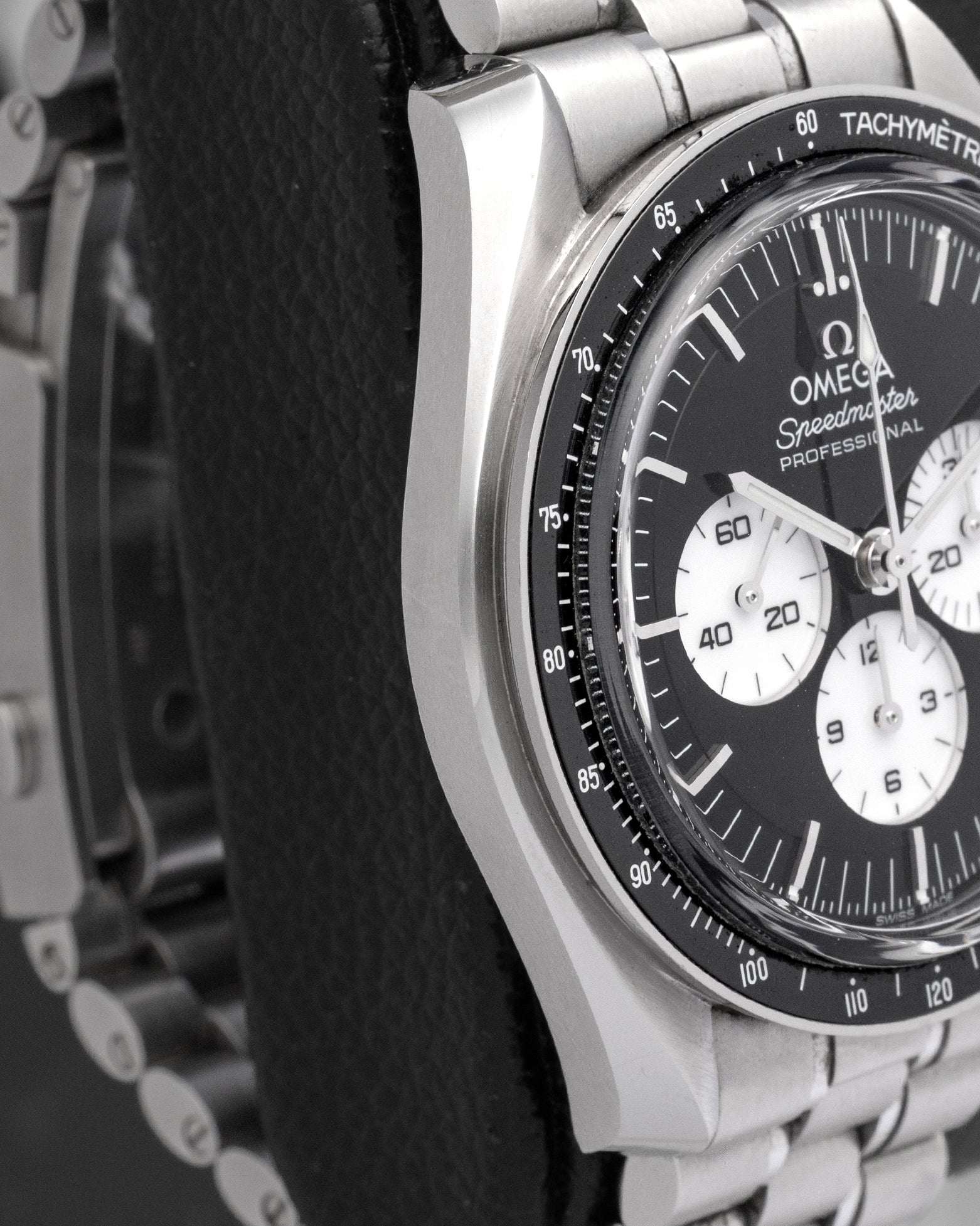 2026 Omega Speedmaster Moonwatch 42 31030425001004 | Noah's Fine Watches