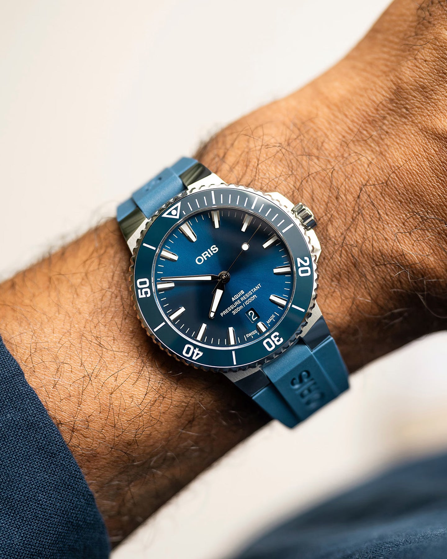 Blue 41.5mm Oris Aquis Date | Noah's Fine Watches Dallas, Texas