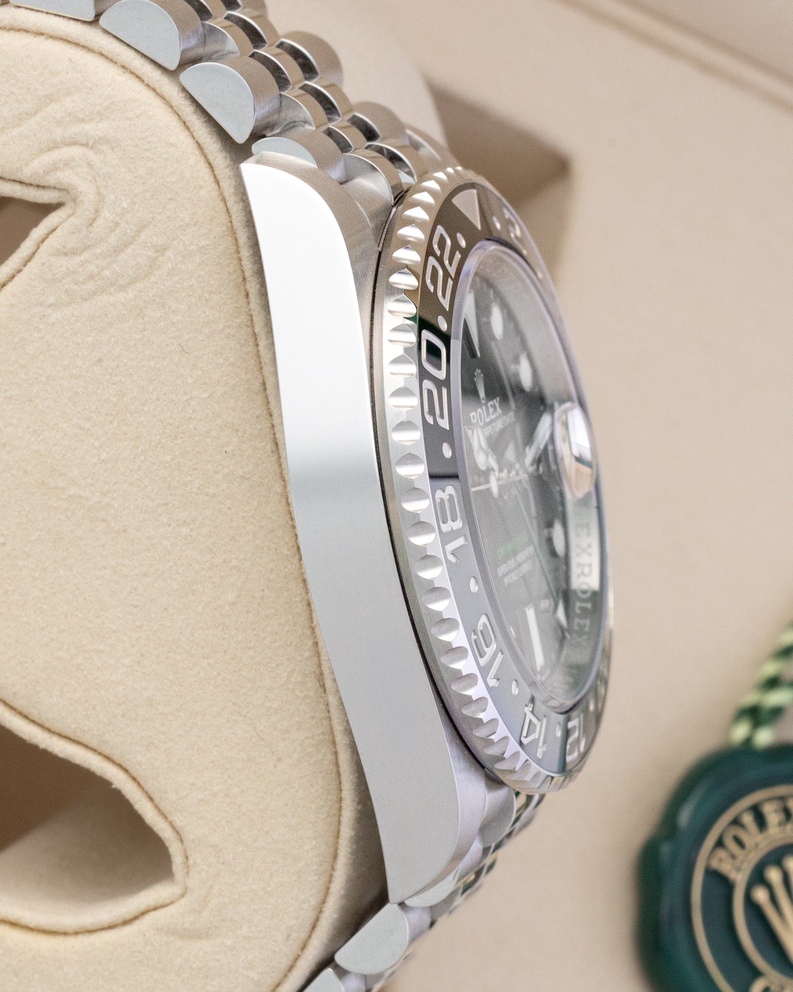 Polished Oystersteel case side profile and bidirectional Cerachrom bezel on pre-owned Rolex GMT-Master II 126710GRNR