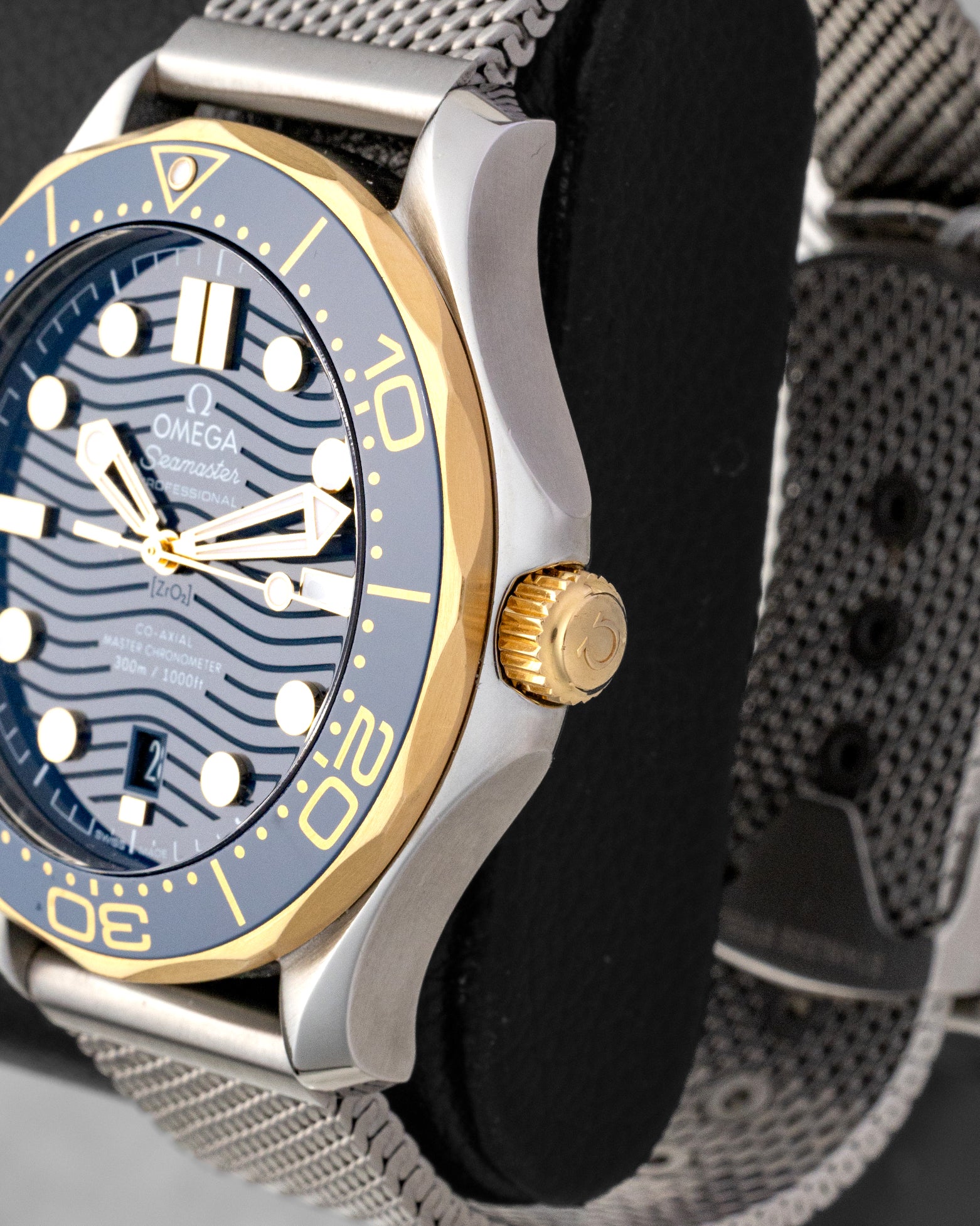 blue dial Omega Seamaster Diver 300M 21022422003001 | Noah's Fine Watches