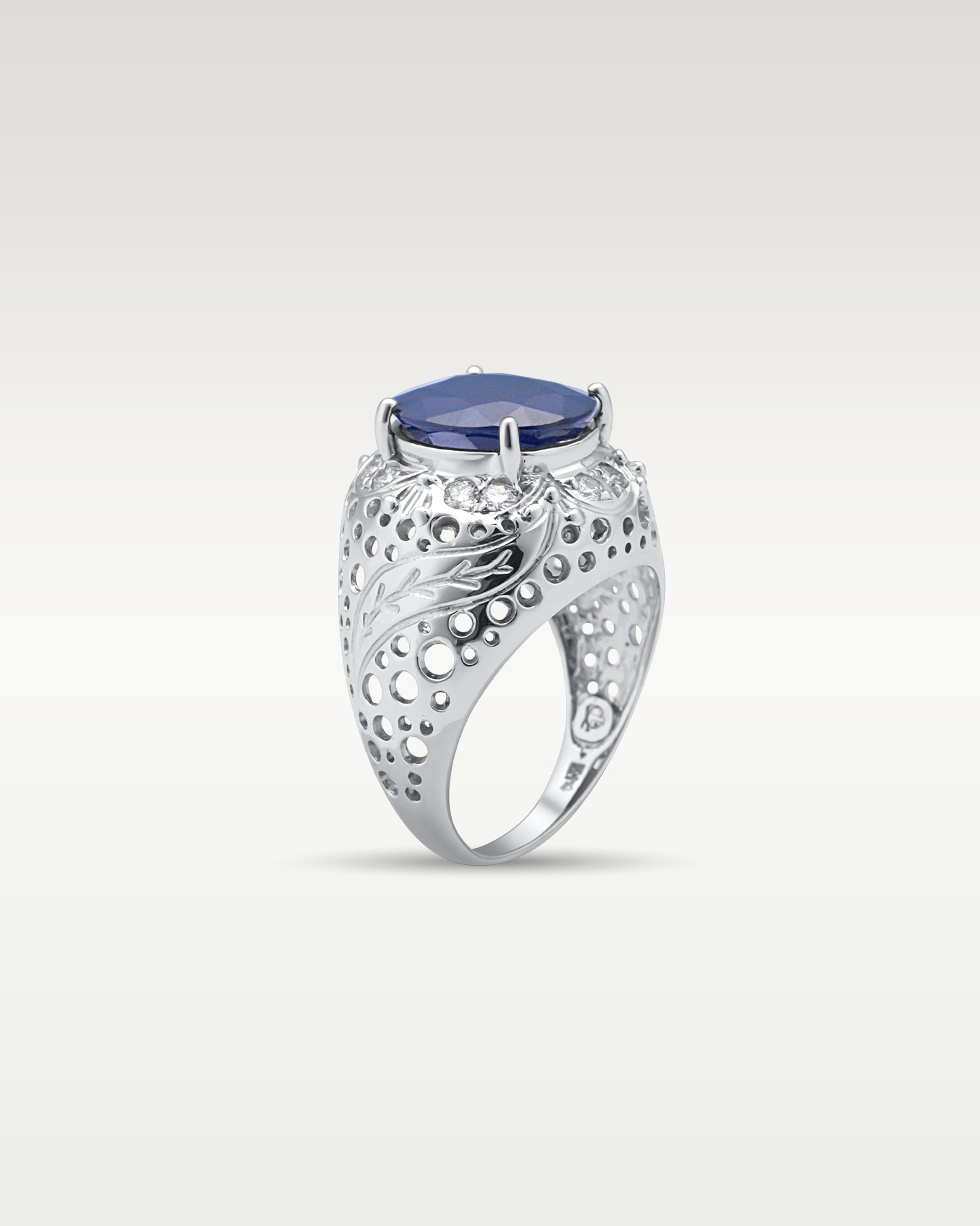 14k White Gold Art Deco Sapphire Diamond Ring | Noah's Fine Jewelry TX