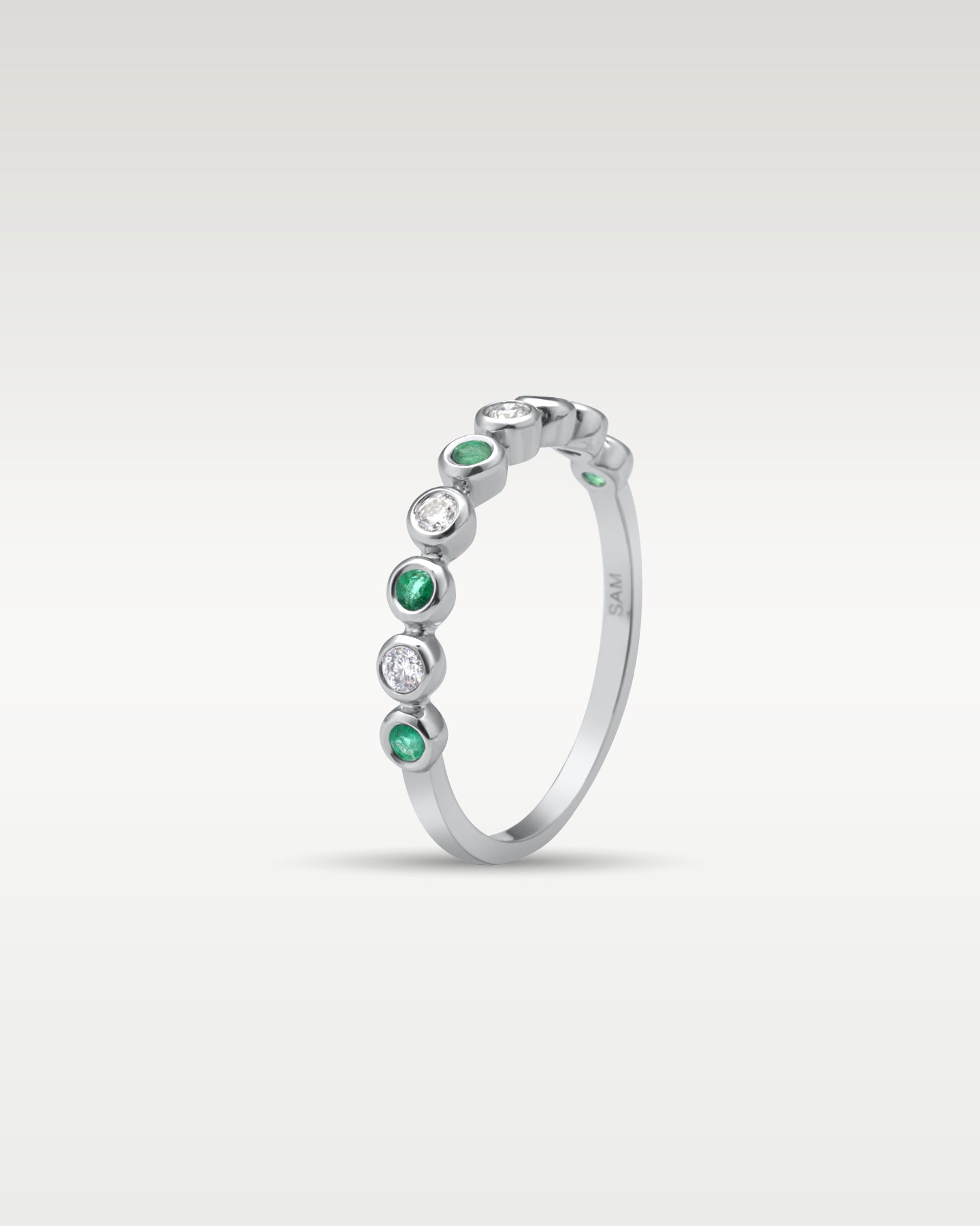 14k White Gold Round Emerald Diamond Ring | Noah's Fine Jewelry Frisco, TX
