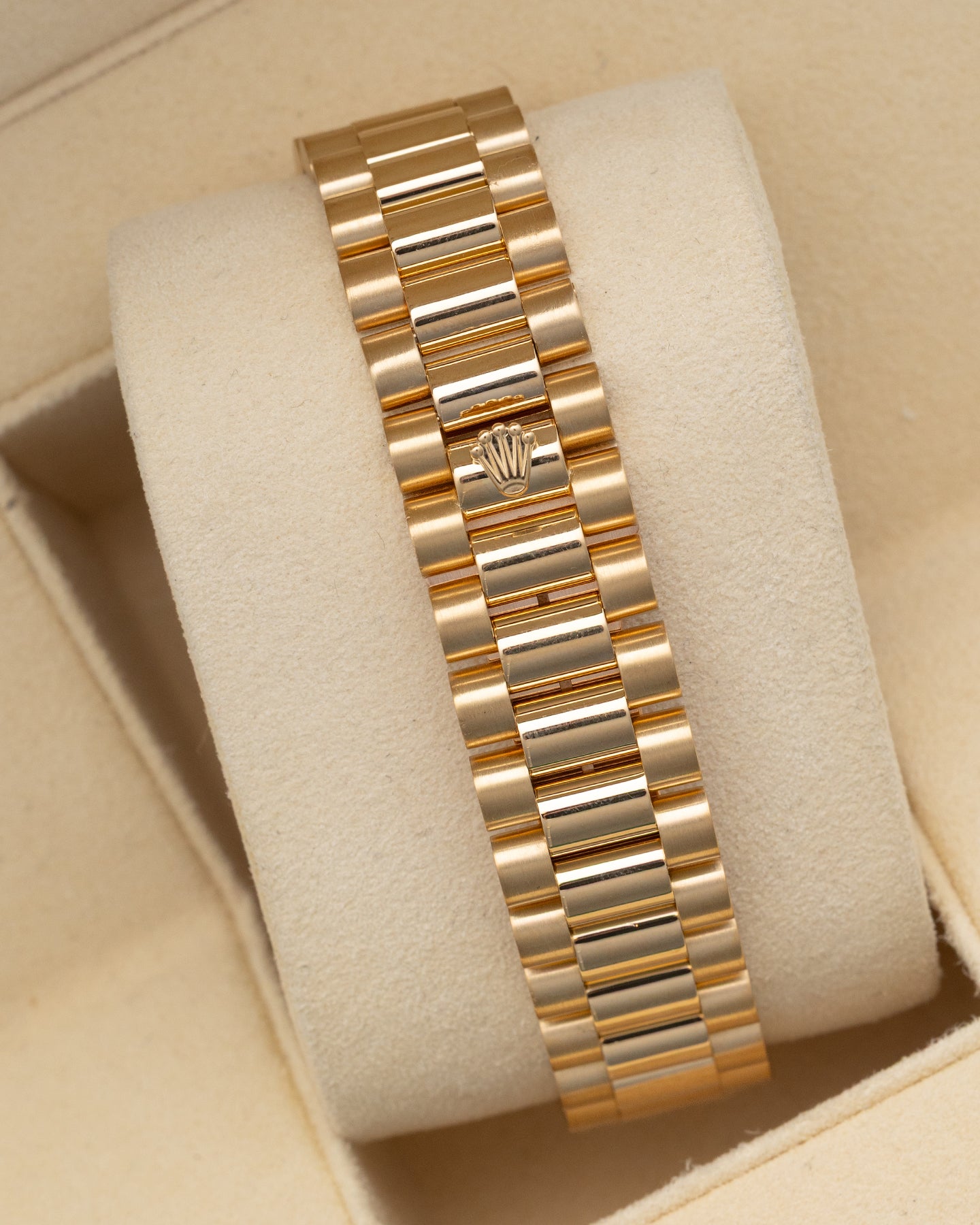 Rolex Day-Date White Roman 18238 1996 – Noah's Fine Watches & Jewelry