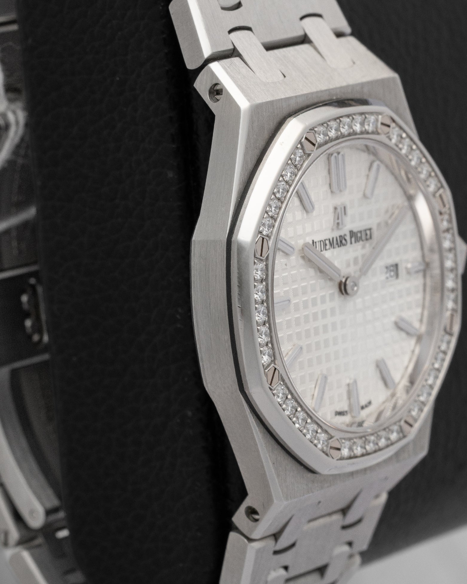 left non-crown profile view of the Audemars Piguet Royal Oak watch showcasing its ultra-thin case profile and satin-brushed integrated bracelet links