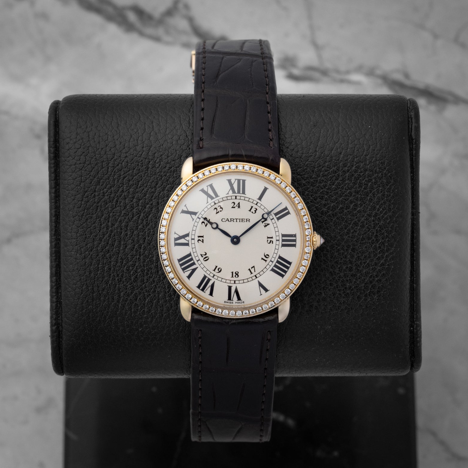 Ronde Louis Cartier 36mm watch in 18k yellow gold featuring a factory diamond-set bezel and a silver grained dial
