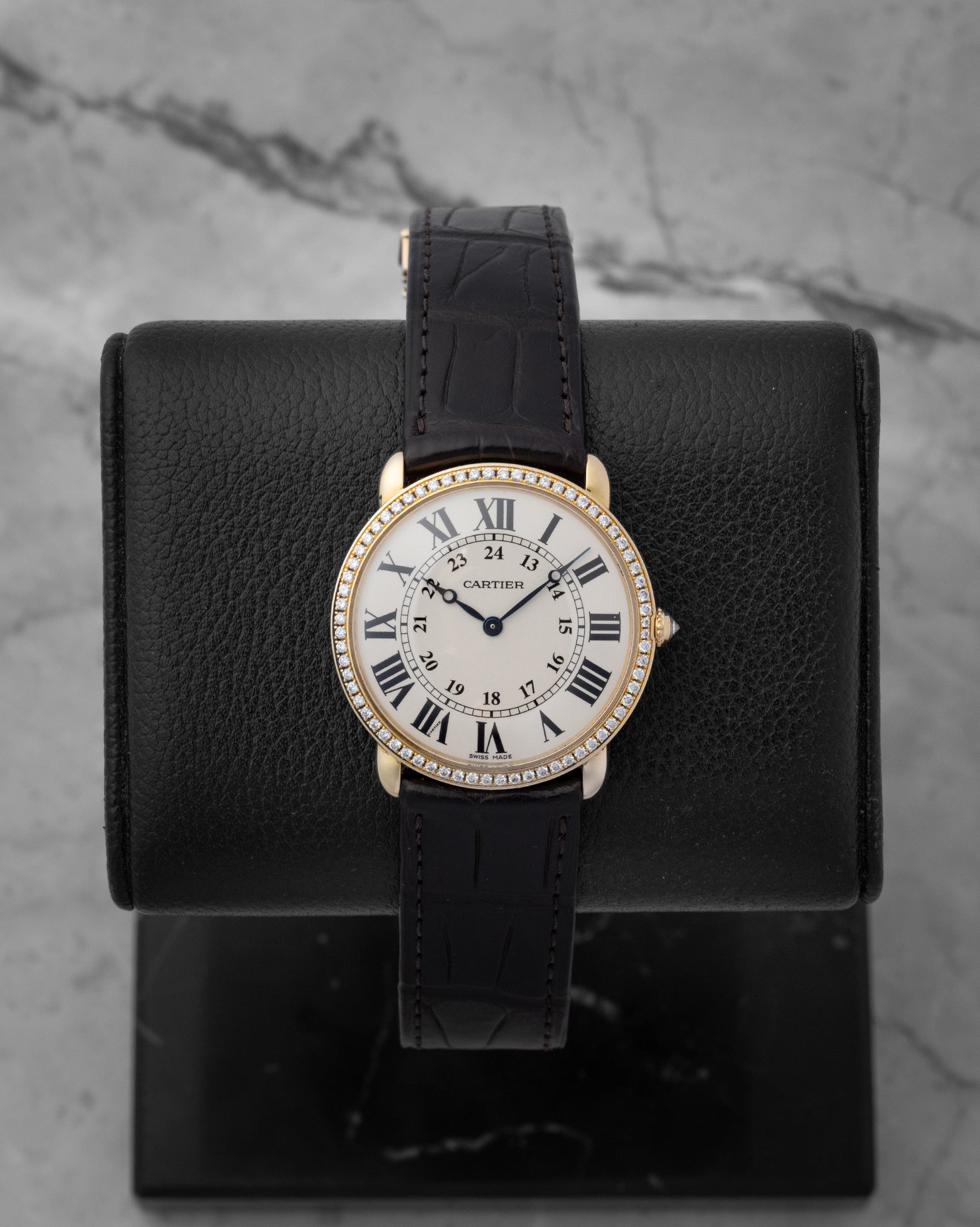 Ronde Louis Cartier 36mm watch in 18k yellow gold featuring a factory diamond-set bezel and a silver grained dial