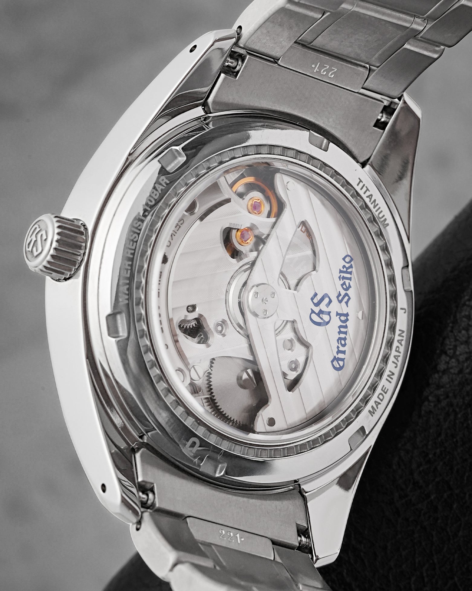 The reverse profile view through a sapphire exhibition caseback revealing the innovative Grand Seiko Caliber 9R65 Spring Drive movement adorned with linear Tokyo stripes