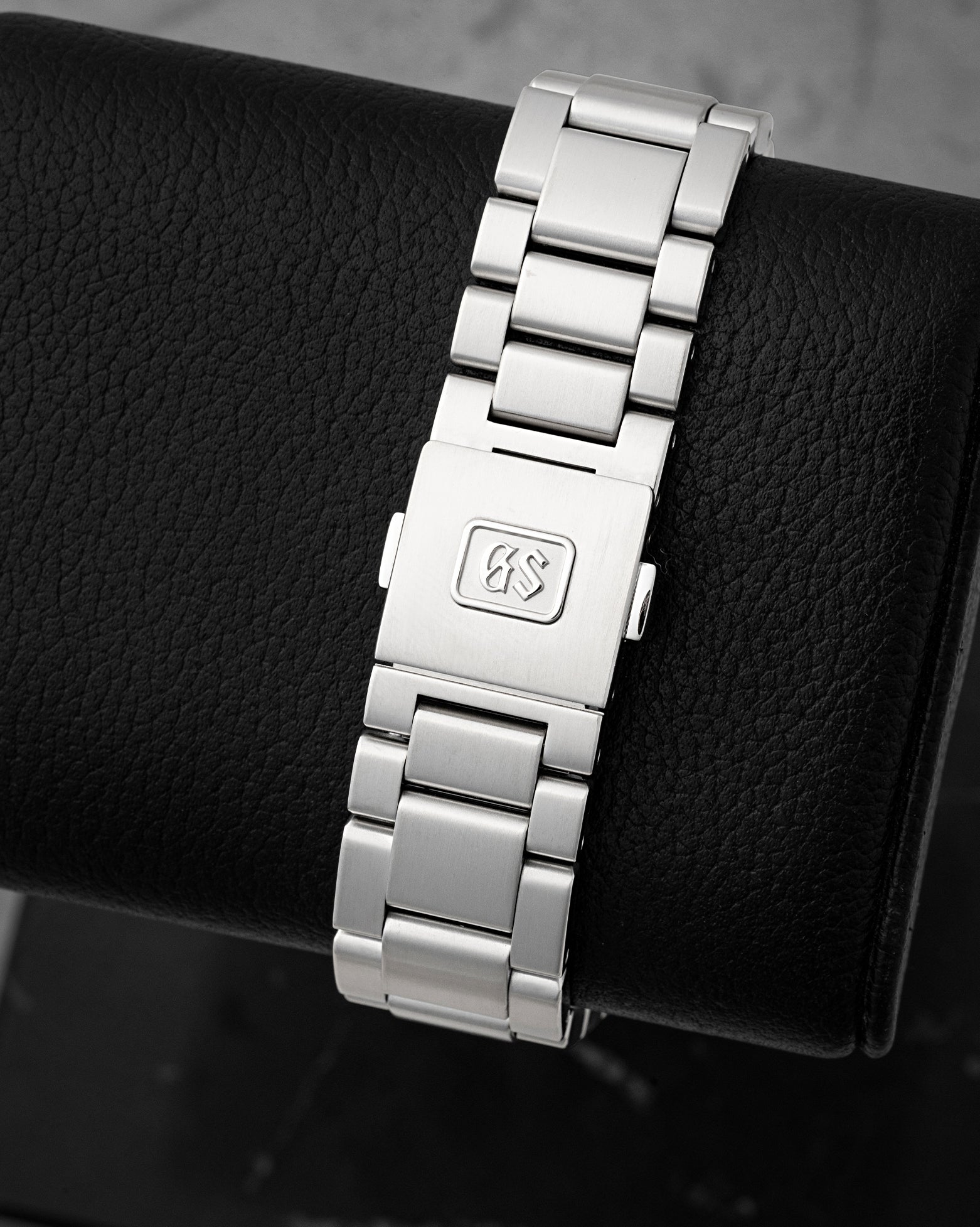 Stainless steel three-link bracelet with three-fold clasp and engraved GS logo for Grand Seiko GMT SBGN027G