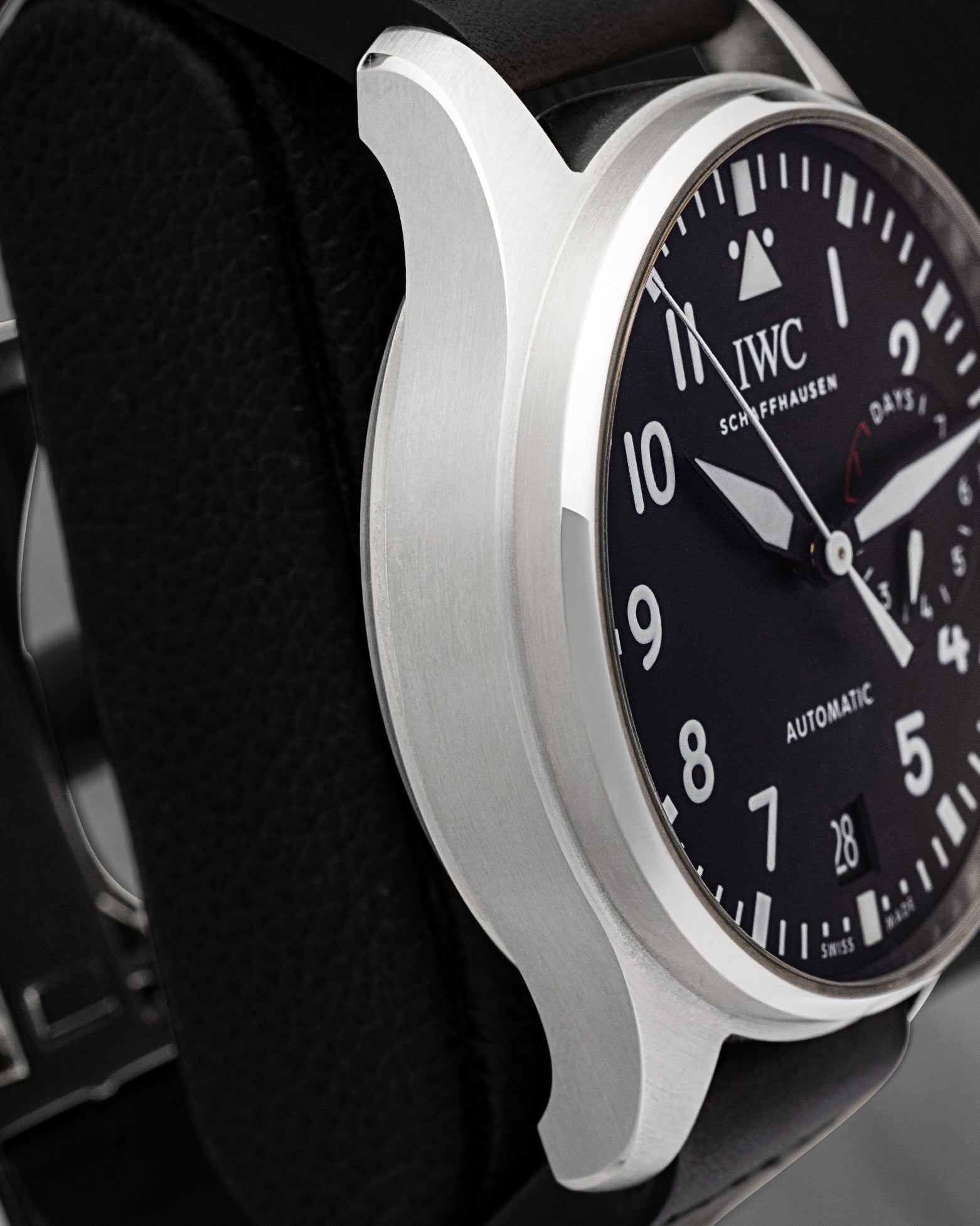Fine-brushed and polished 46.2mm stainless steel case side profile of pre-owned IWC Big Pilot reference IW501001