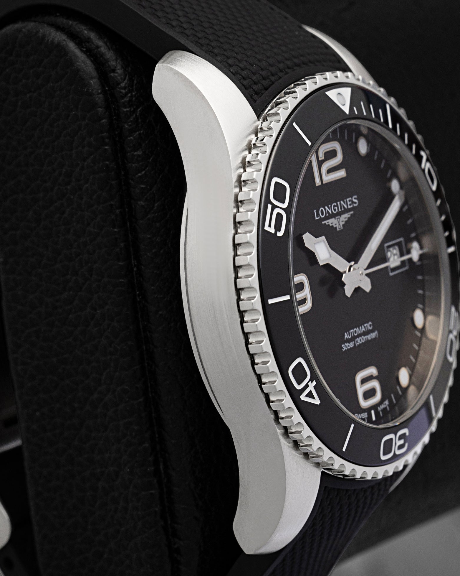Polished and satin-brushed 41mm stainless steel case side profile of pre-owned Longines HydroConquest diver watch reference L3.781.4.56.9